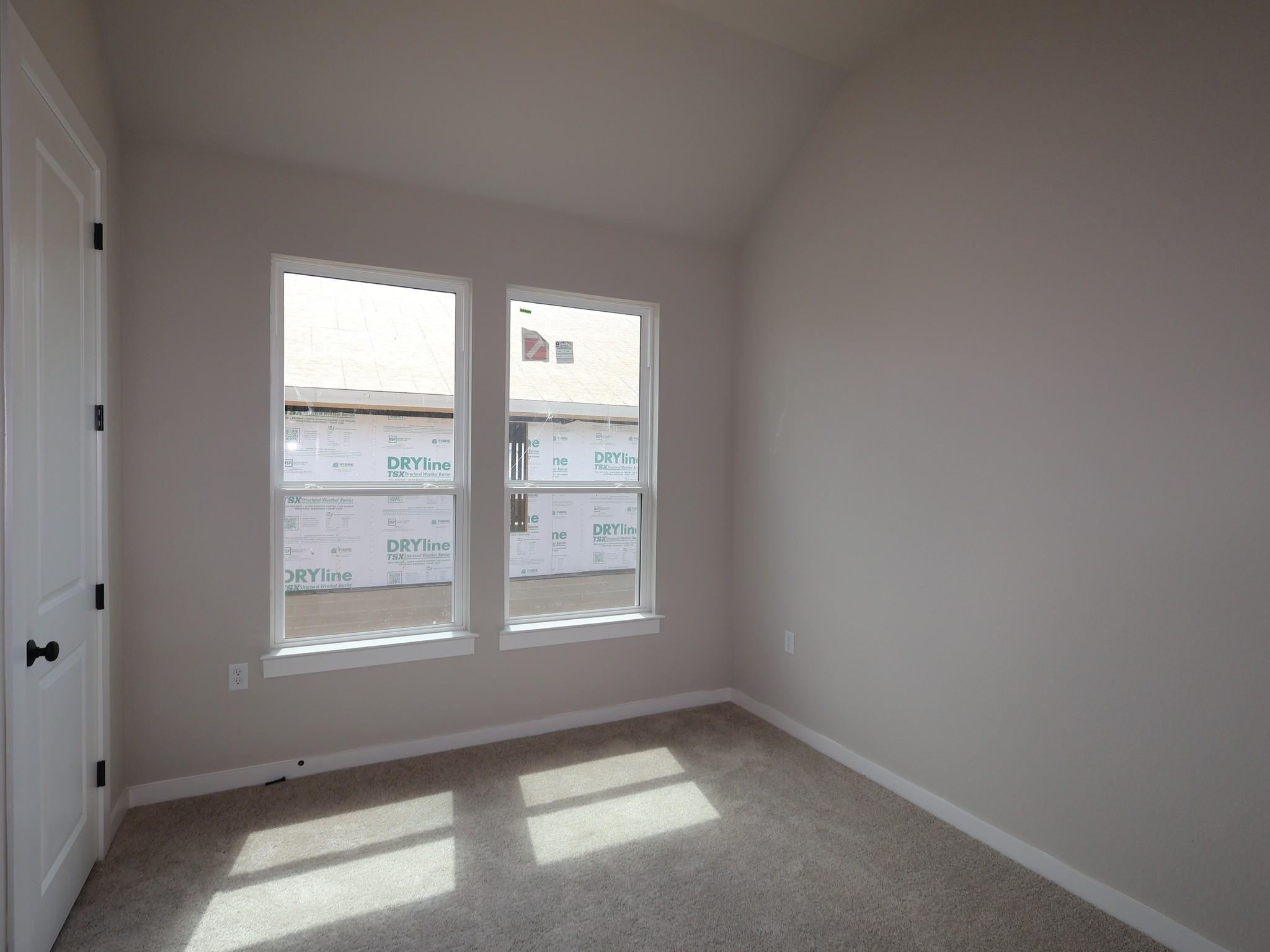609 Clarissa St Property Photo 11