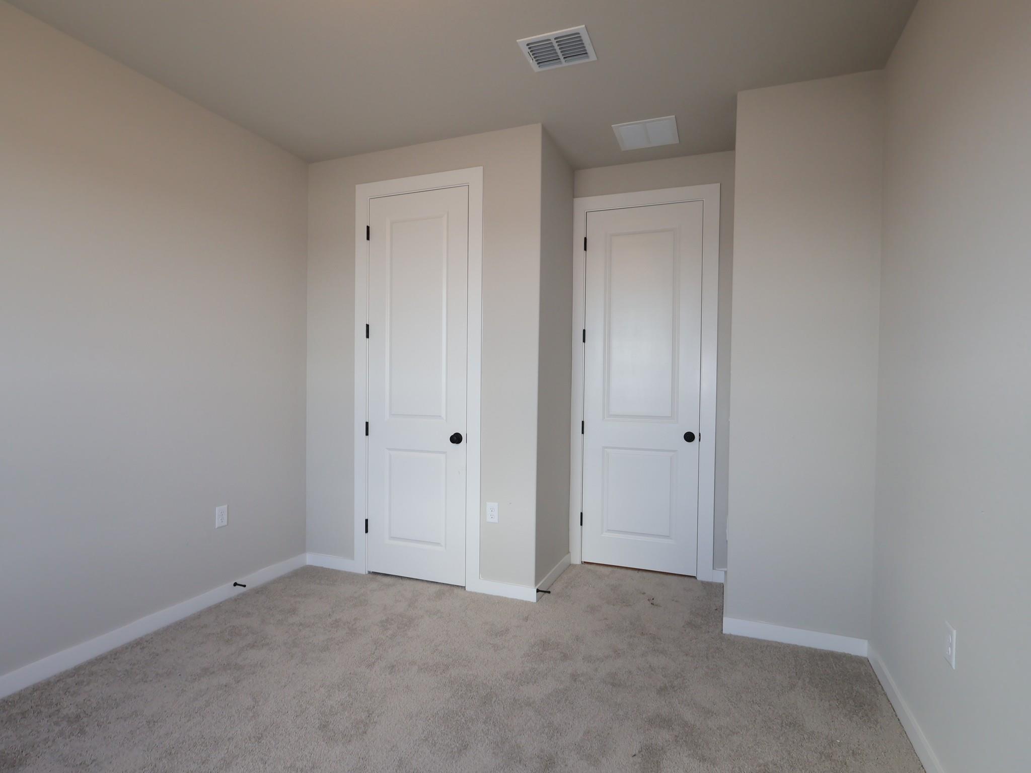 609 Clarissa St Property Photo 12