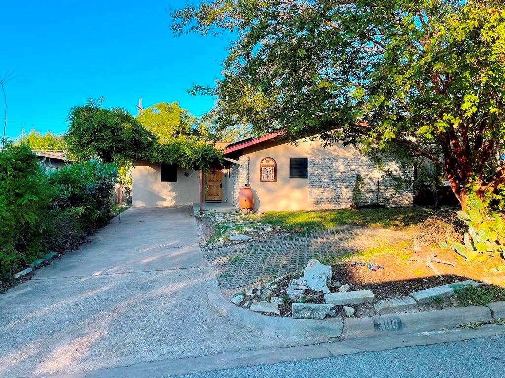 300 El Paso St Property Photo 1