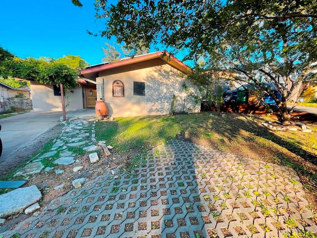300 El Paso St Property Photo 2