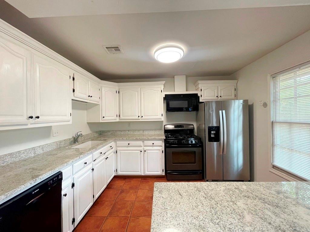 300 El Paso St Property Photo 4