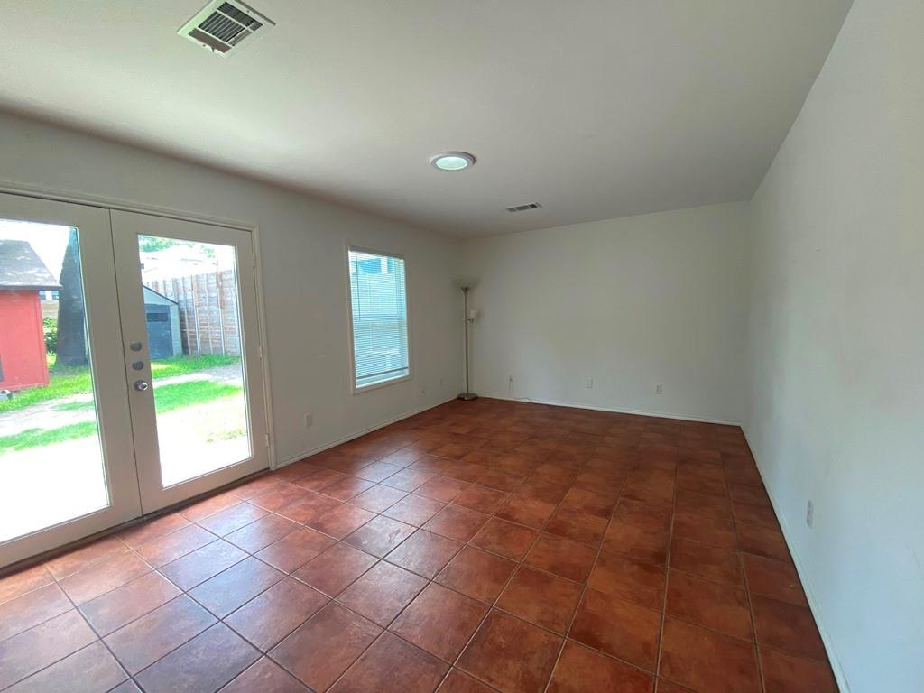 300 El Paso St Property Photo 5