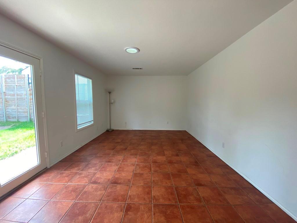 300 El Paso St Property Photo 6