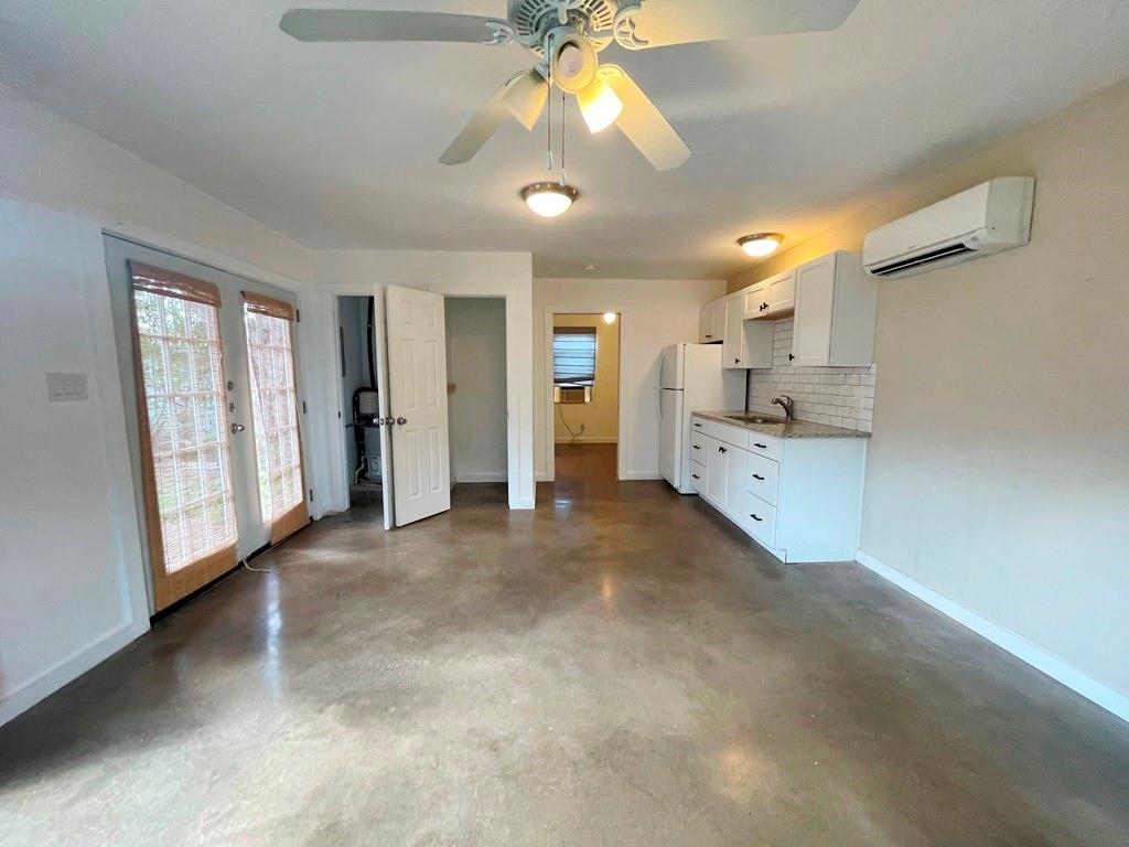 300 El Paso St Property Photo 27