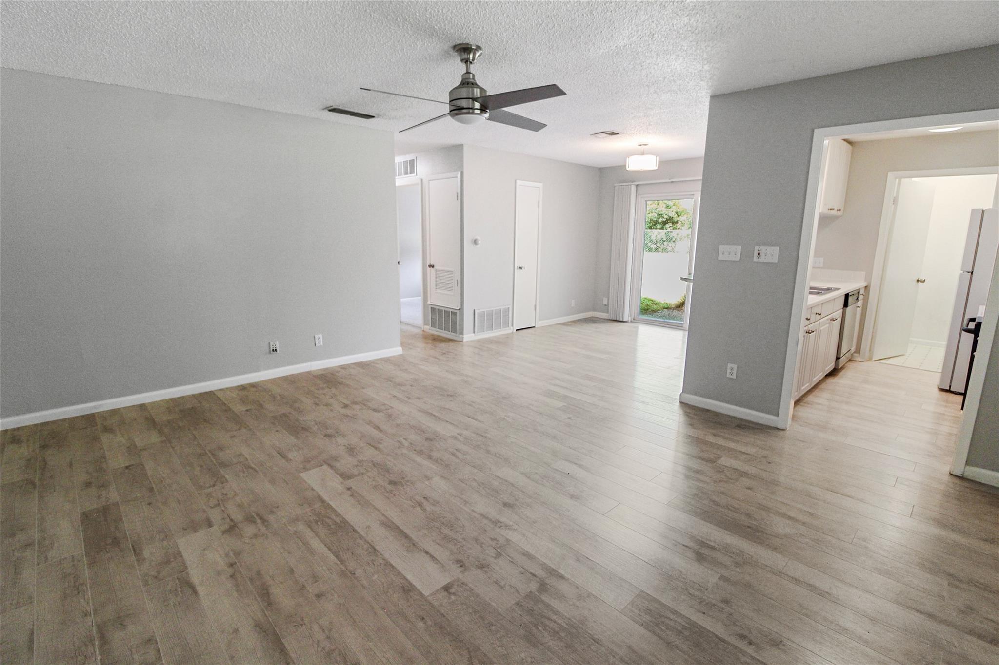 11705 Cherokee St #a Property Photo 3
