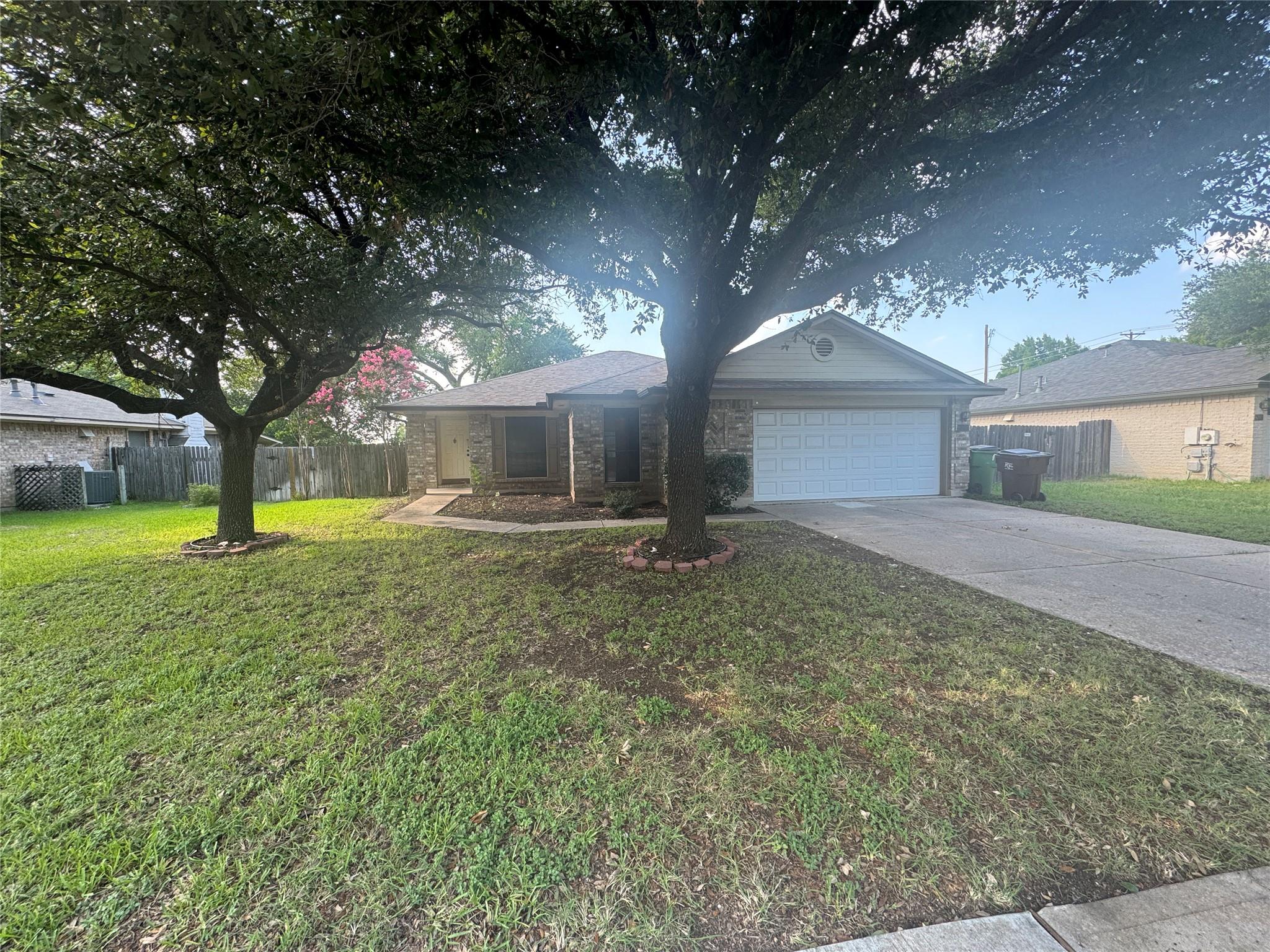 1002 Leah Ln Property Photo 1