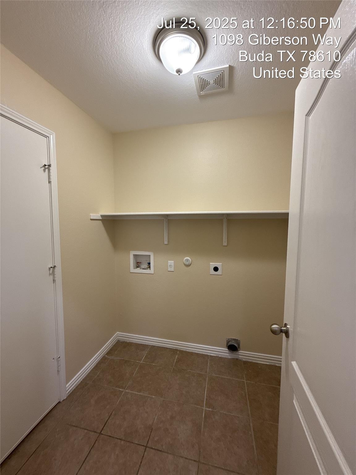 1098 Giberson Way Property Photo 8