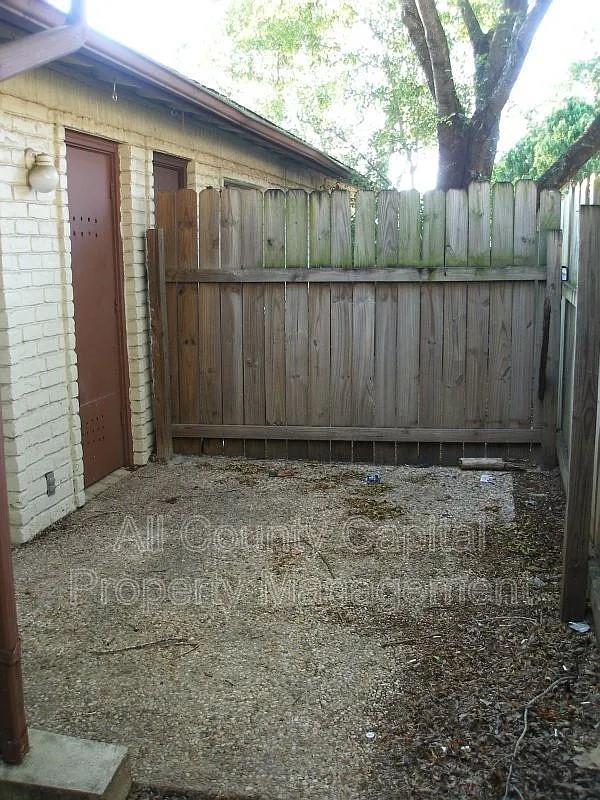 6506 S 1st St #104 Property Photo 2