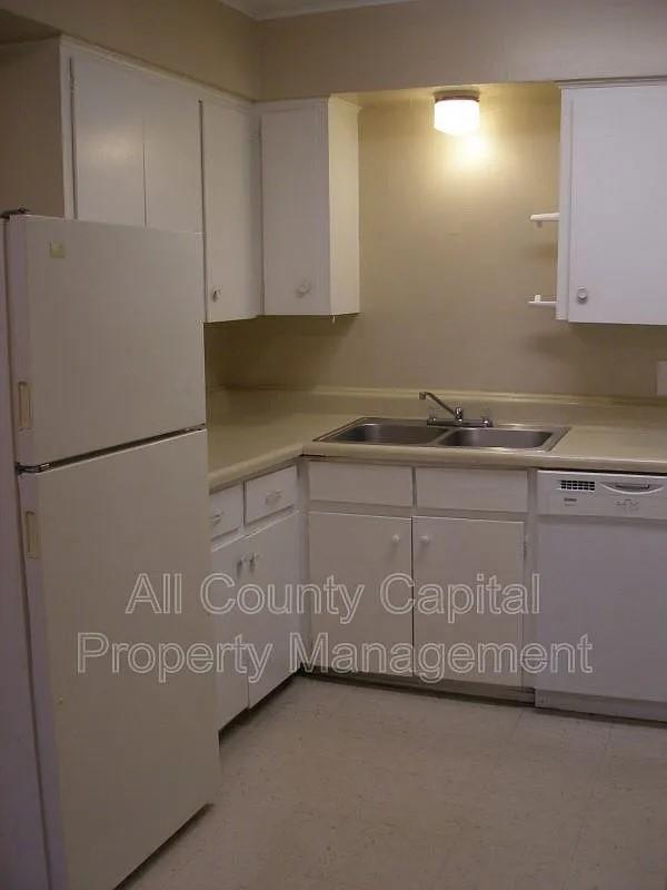 6506 S 1st St #104 Property Photo 6