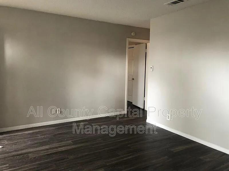 6506 S 1st St #104 Property Photo 7