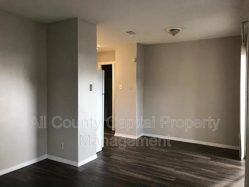 6506 S 1st St #104 Property Photo 8