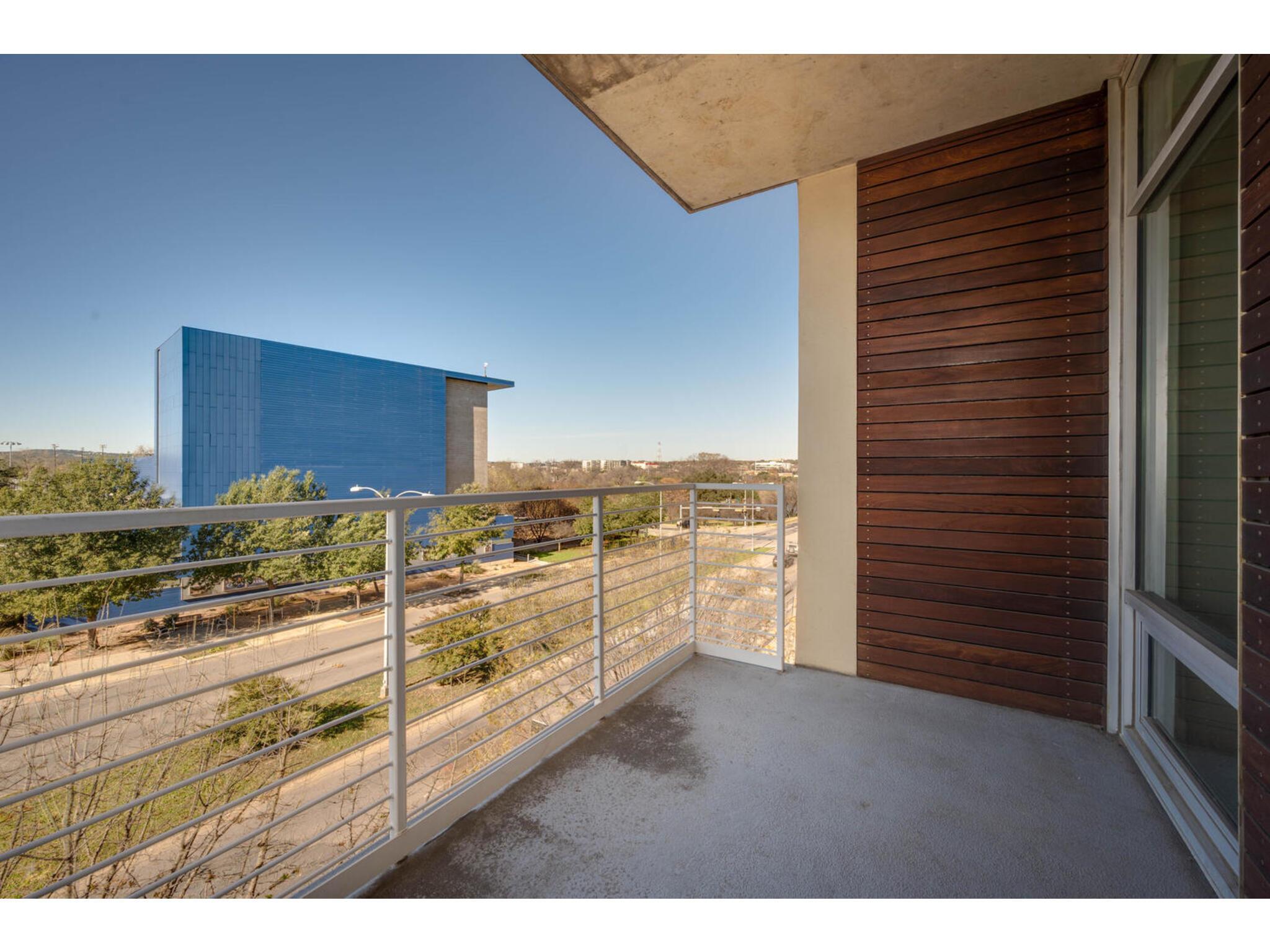210 Lee Barton Dr #411 Property Photo 16