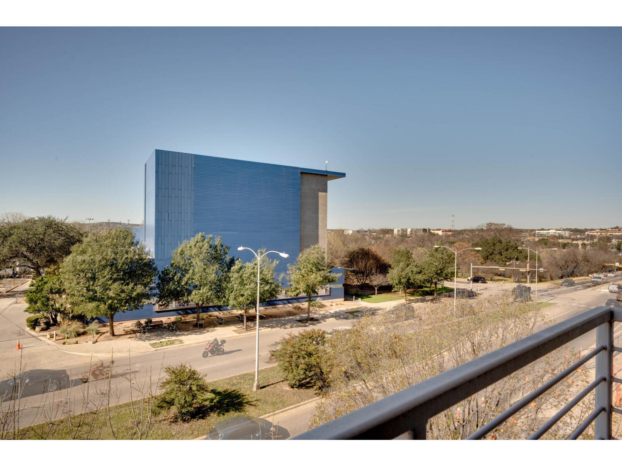 210 Lee Barton Dr #411 Property Photo 18
