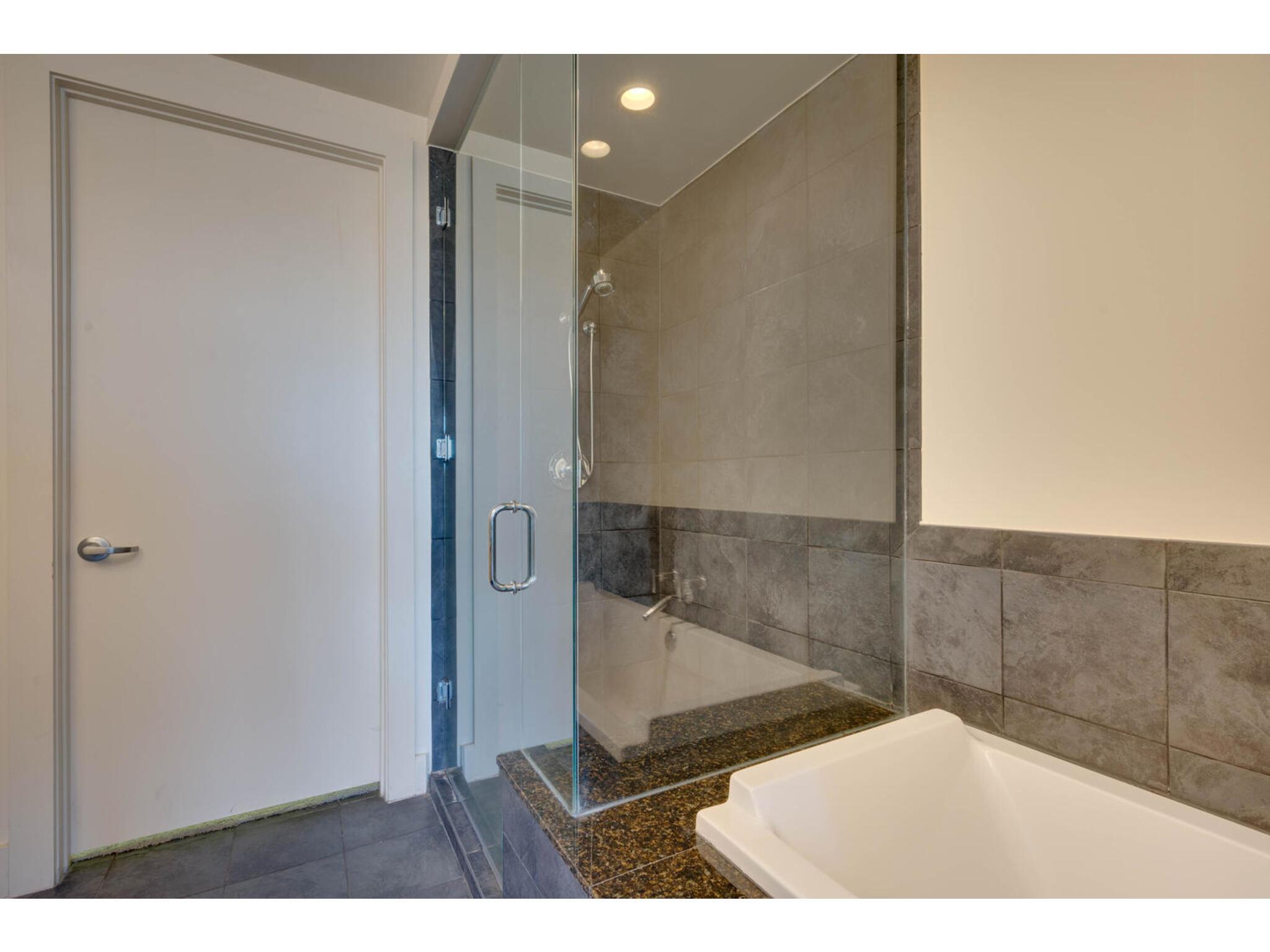 210 Lee Barton Dr #411 Property Photo 22
