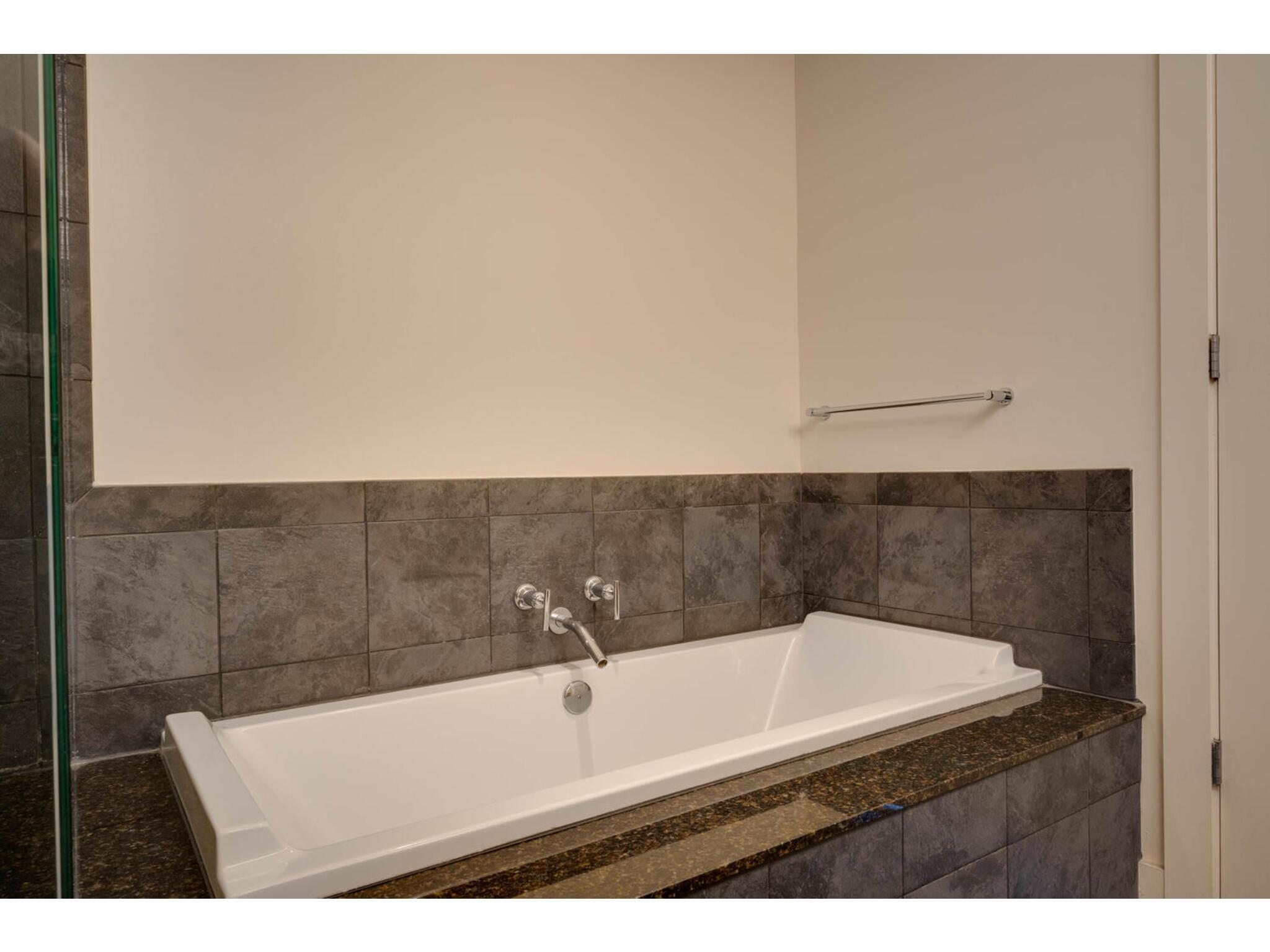 210 Lee Barton Dr #411 Property Photo 23