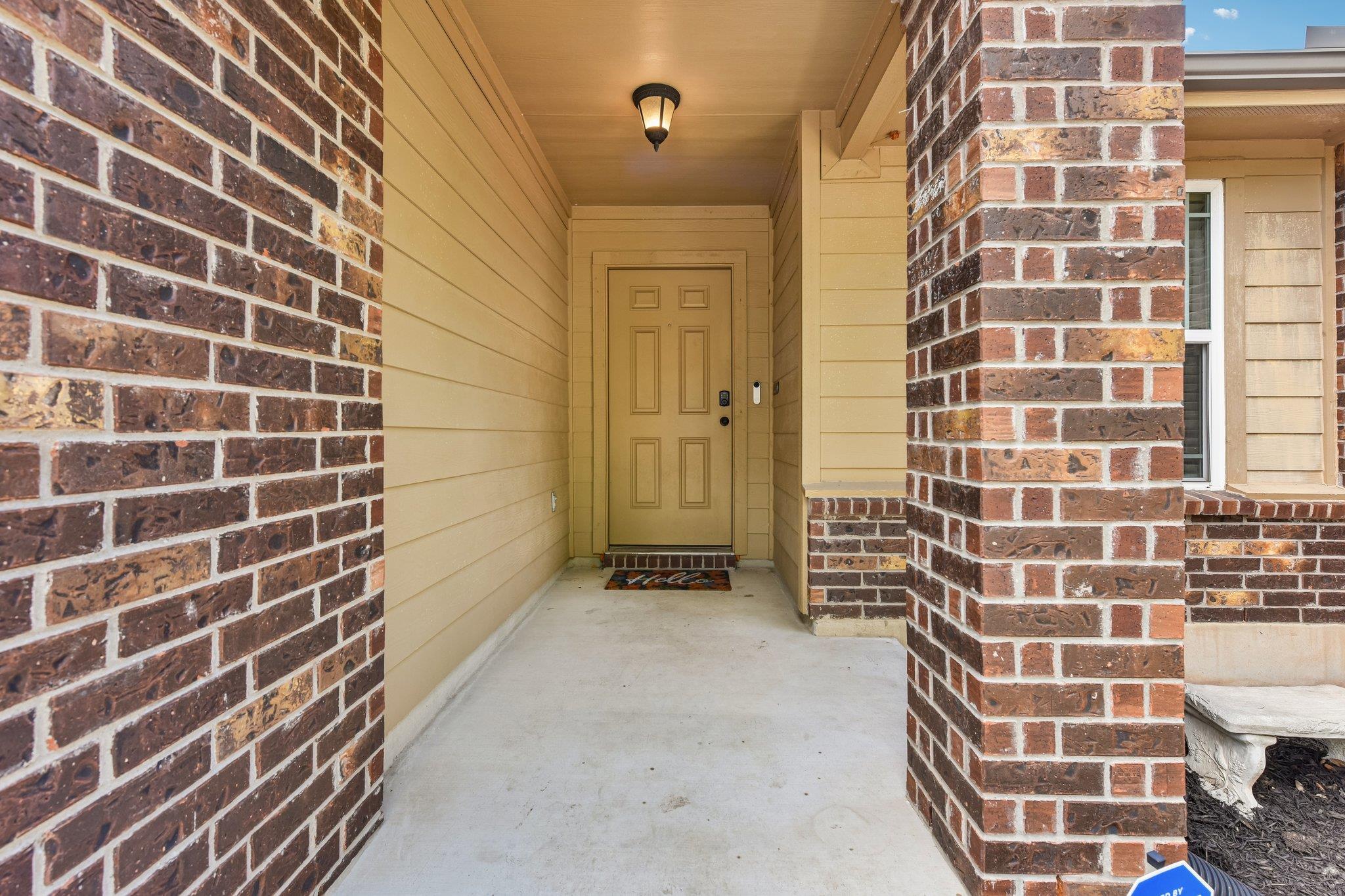 300 Hendelson Ln Property Photo 6