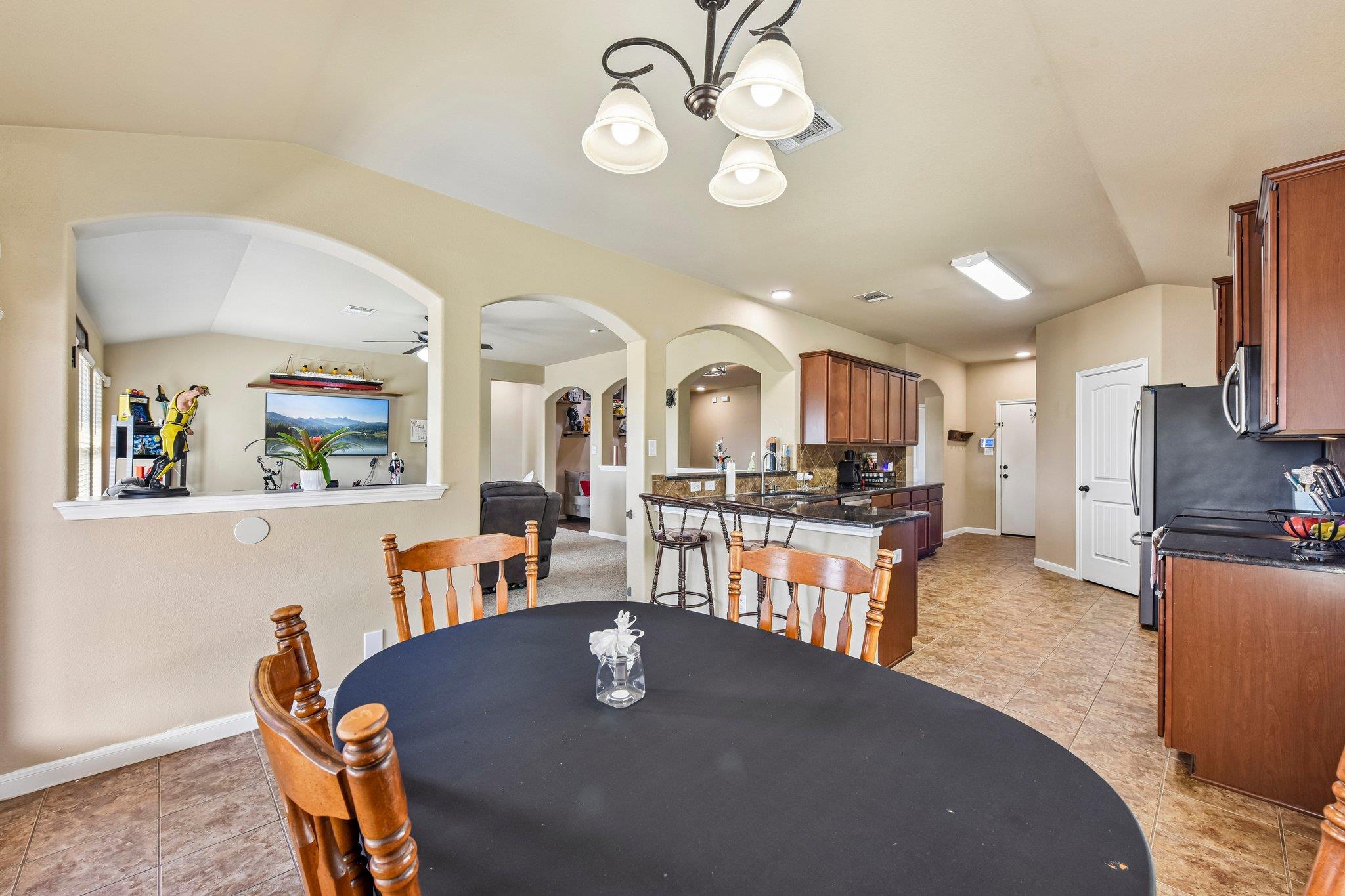 300 Hendelson Ln Property Photo 10