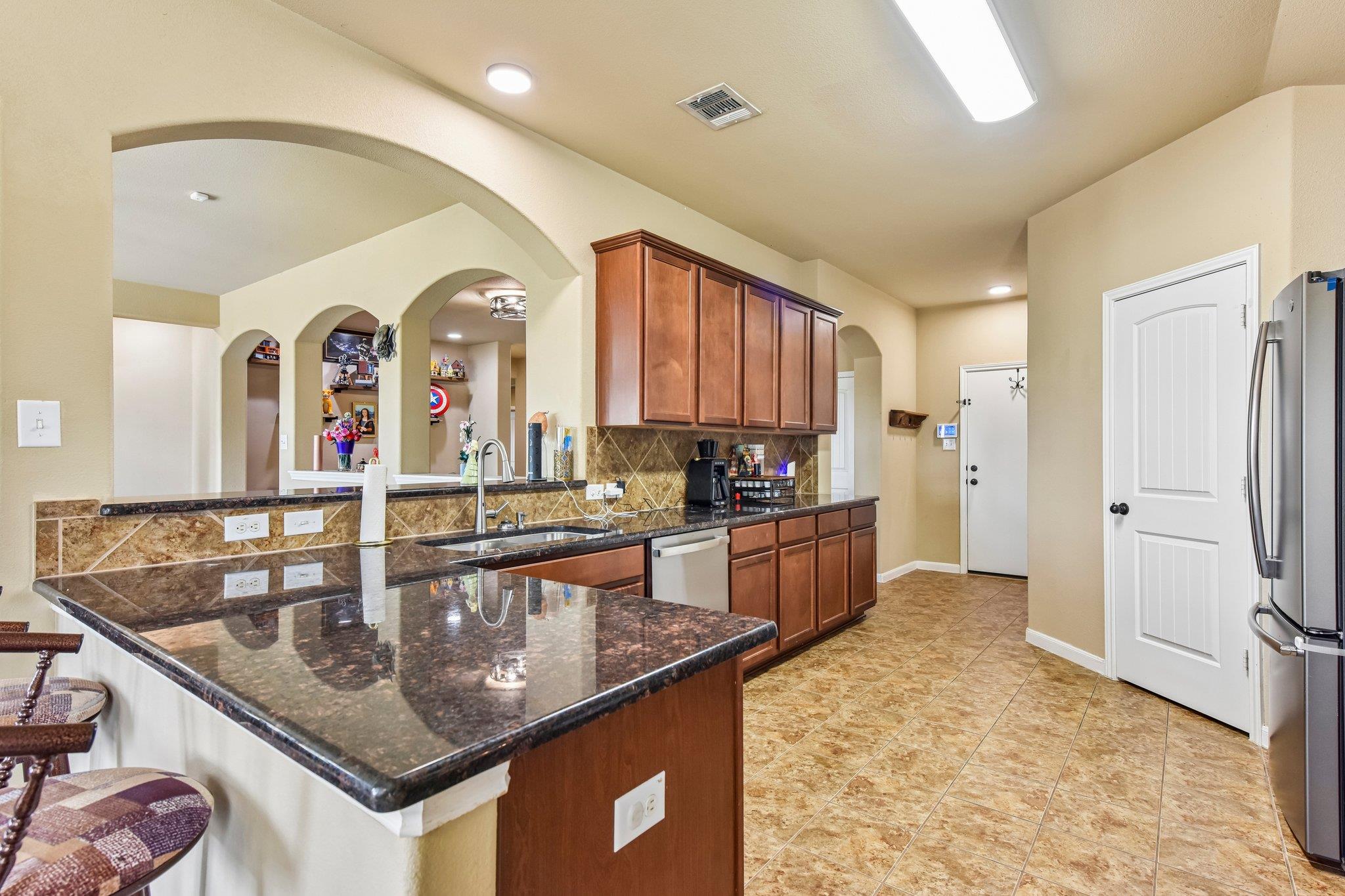 300 Hendelson Ln Property Photo 12
