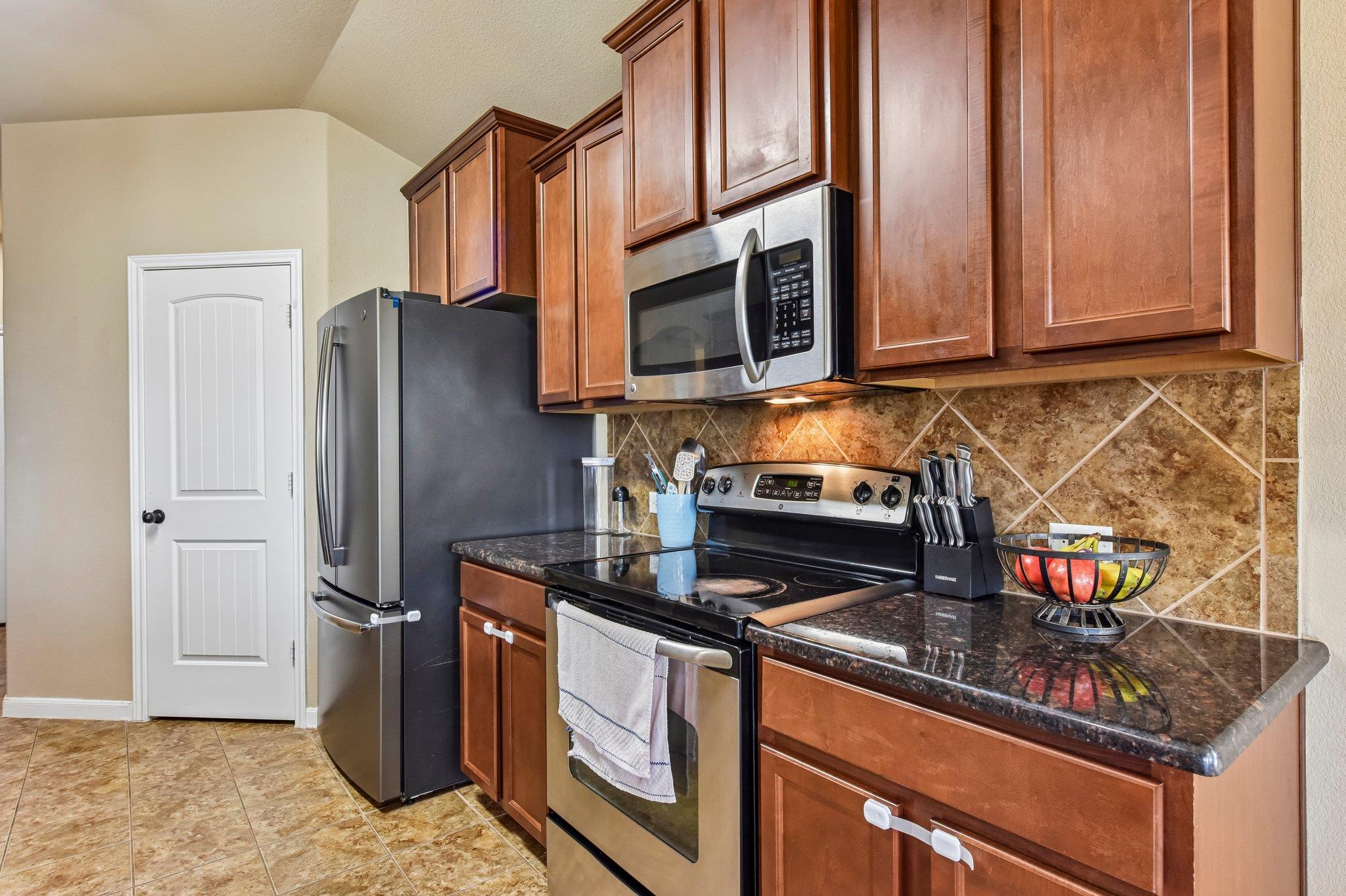 300 Hendelson Ln Property Photo 13