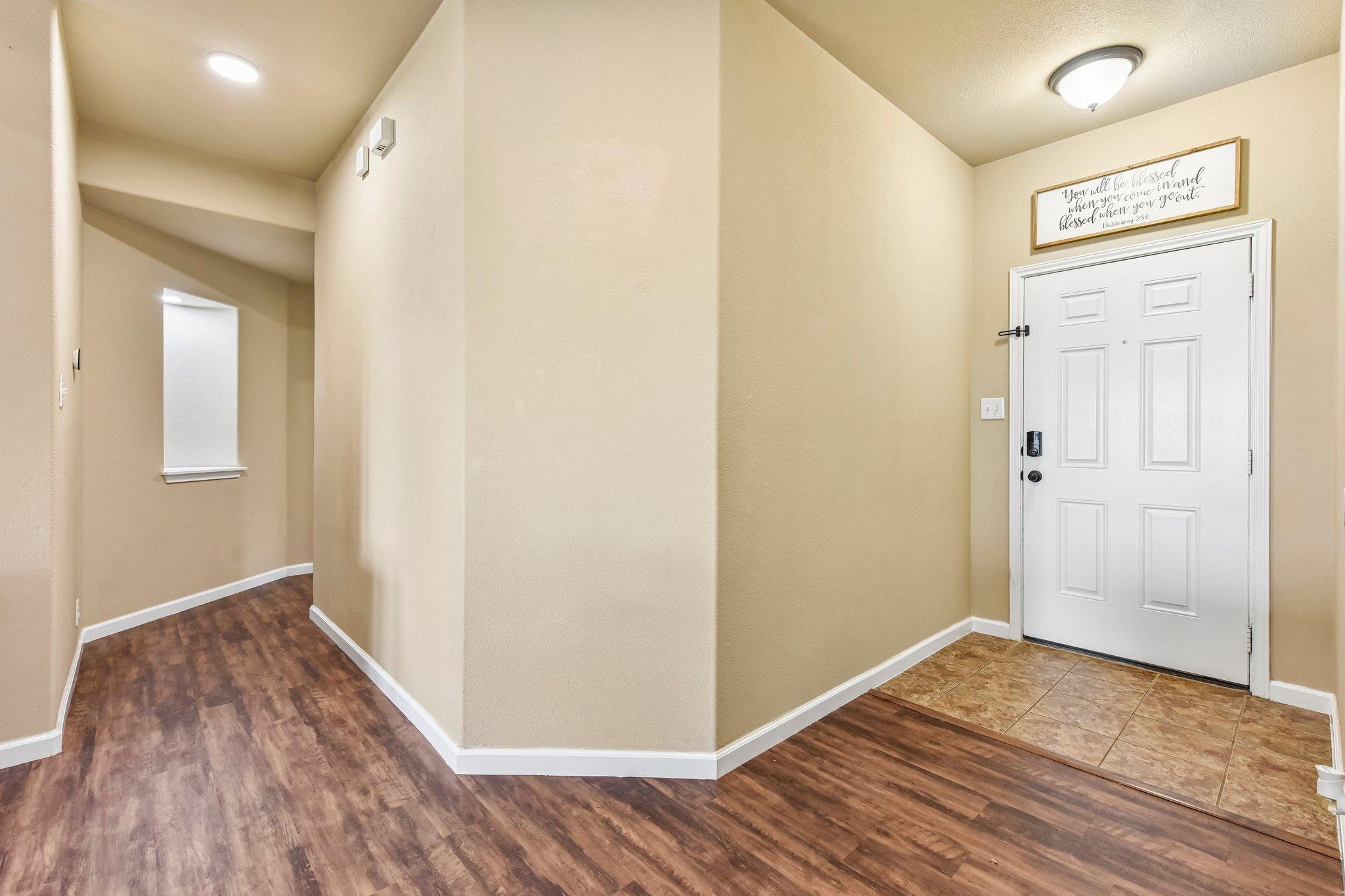 300 Hendelson Ln Property Photo 17