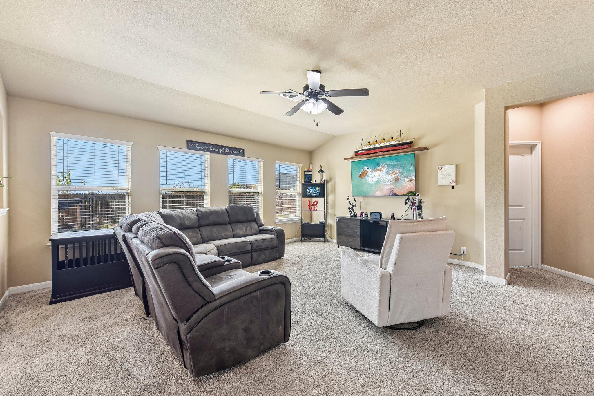 300 Hendelson Ln Property Photo 19