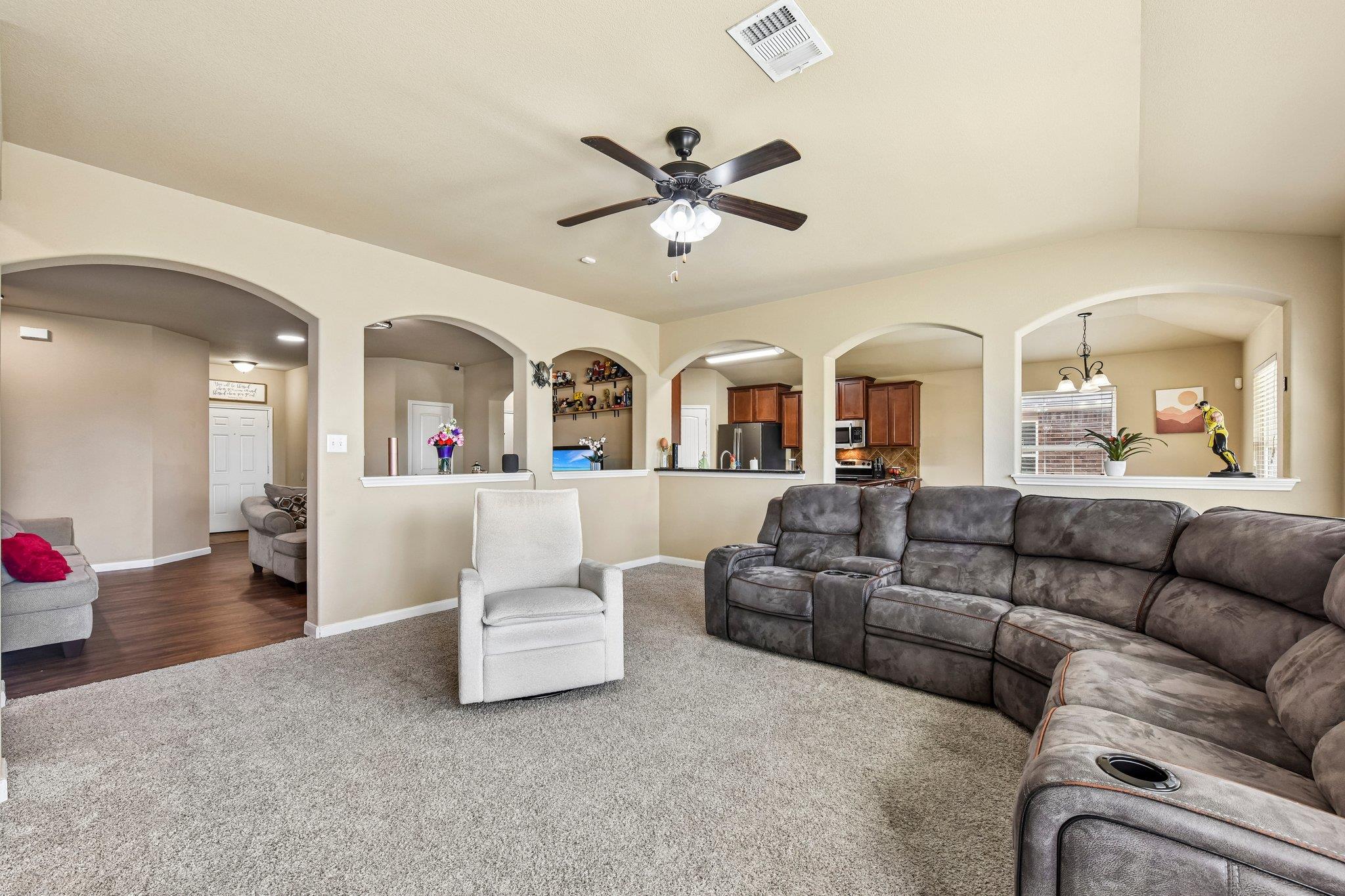 300 Hendelson Ln Property Photo 21