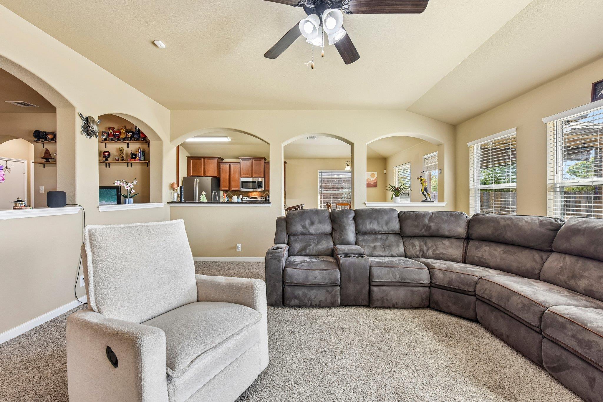 300 Hendelson Ln Property Photo 22