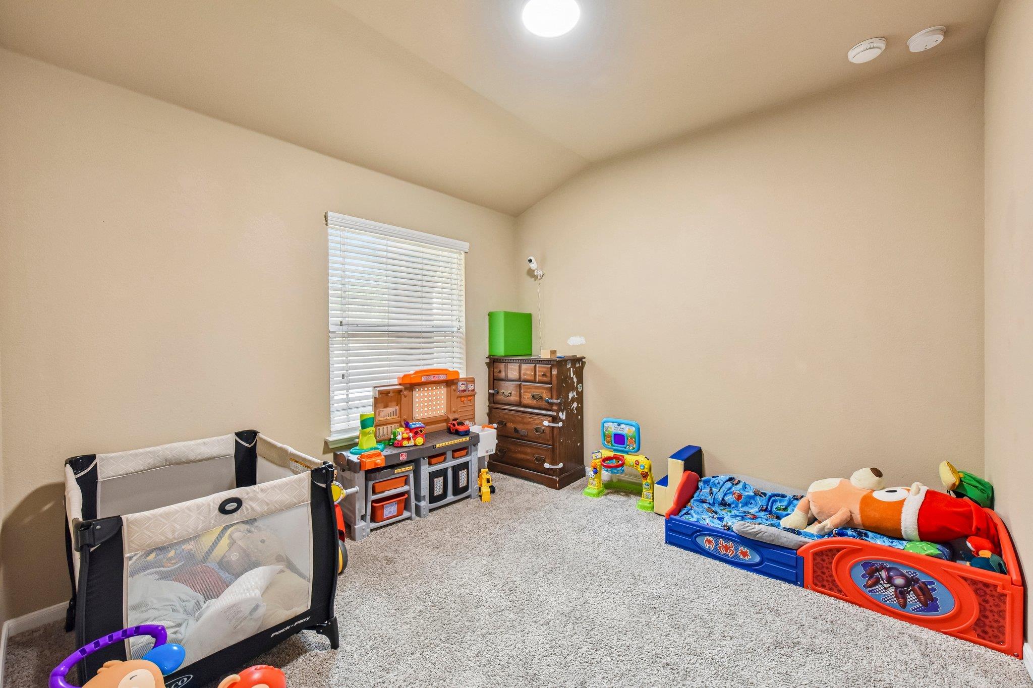 300 Hendelson Ln Property Photo 23