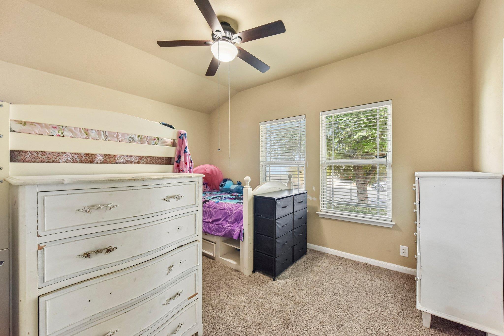 300 Hendelson Ln Property Photo 24