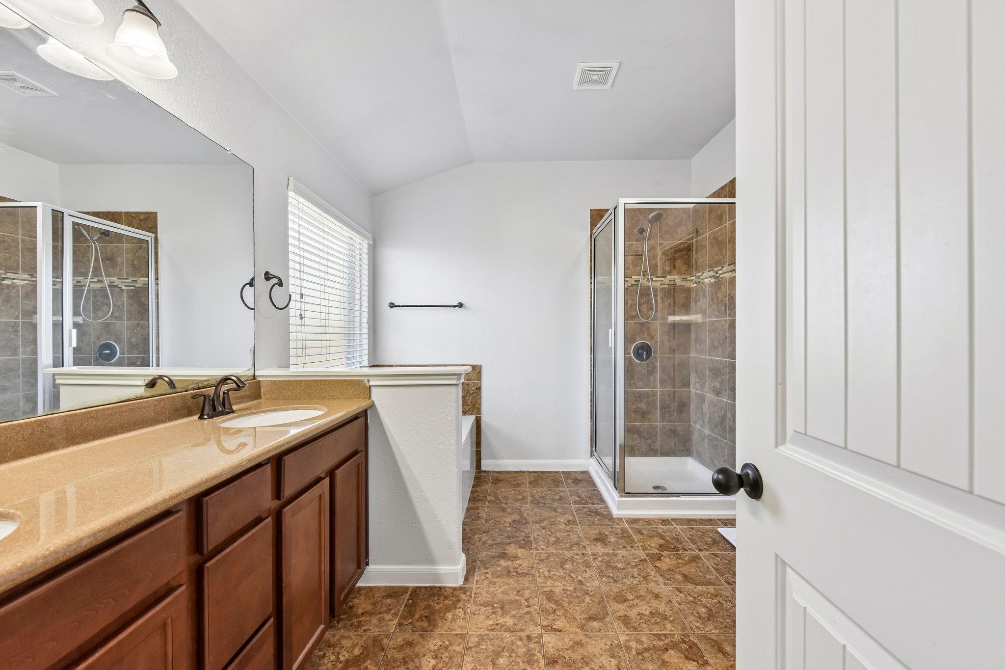 300 Hendelson Ln Property Photo 30