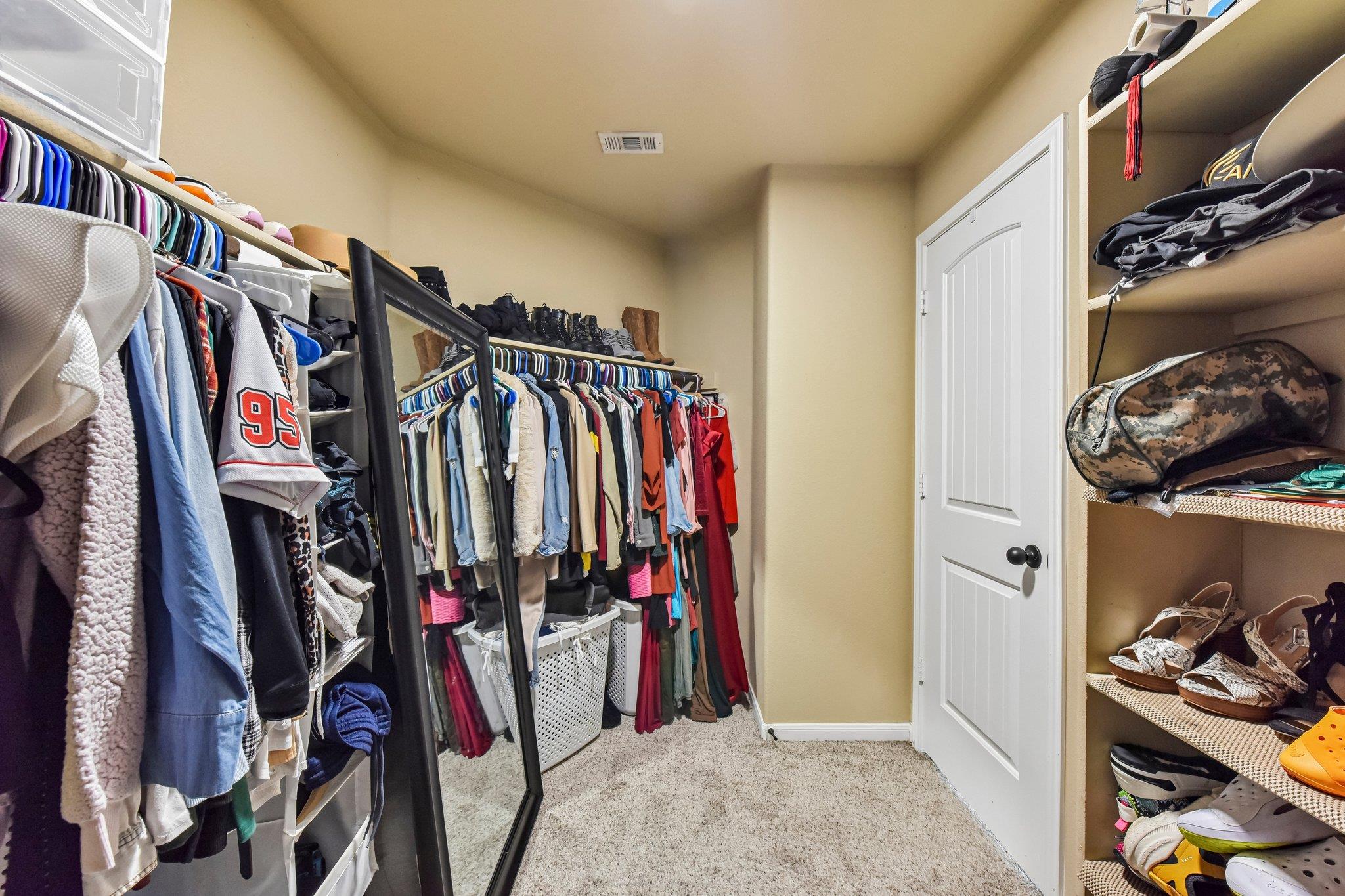 300 Hendelson Ln Property Photo 36