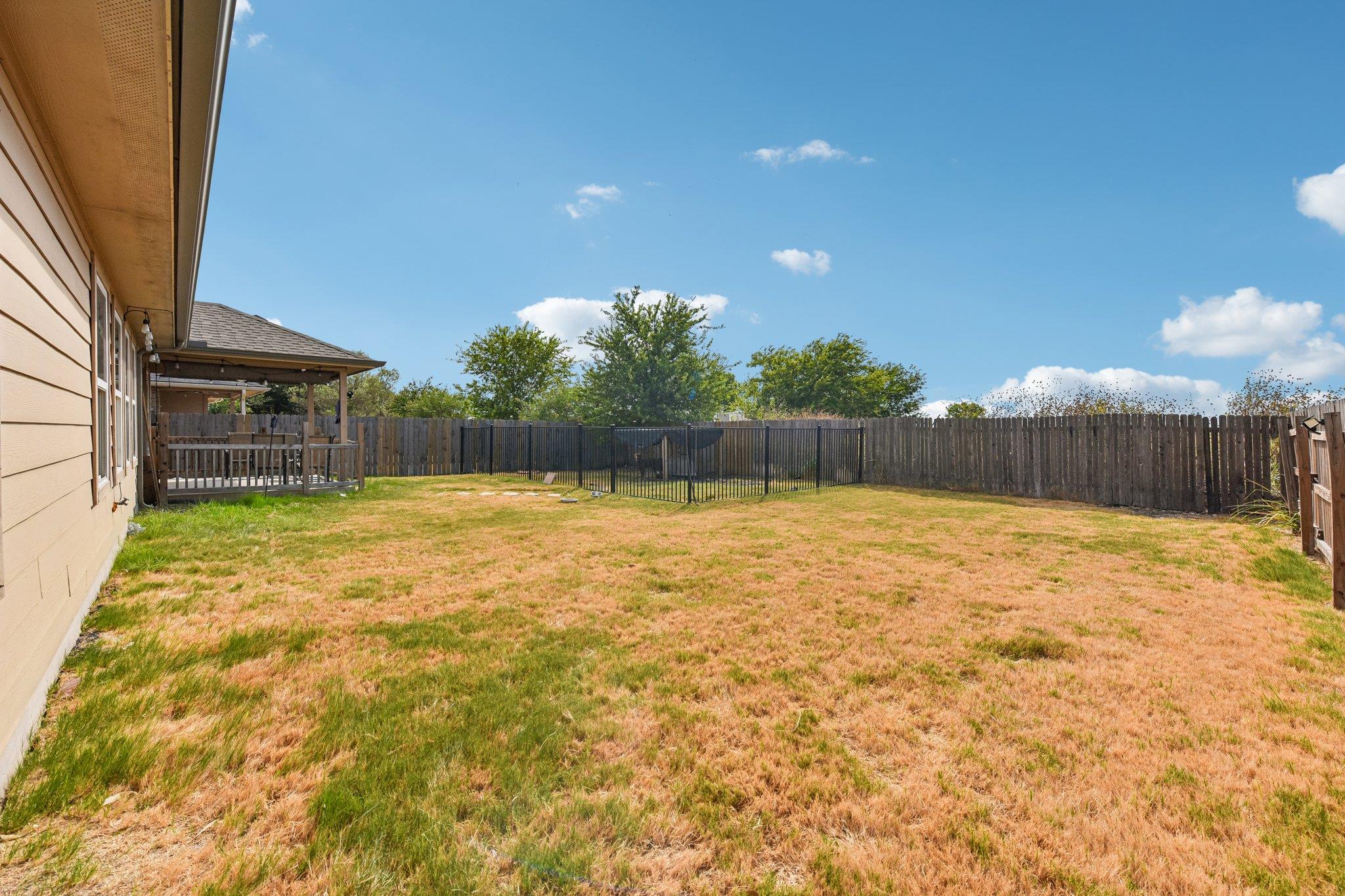 300 Hendelson Ln Property Photo 37
