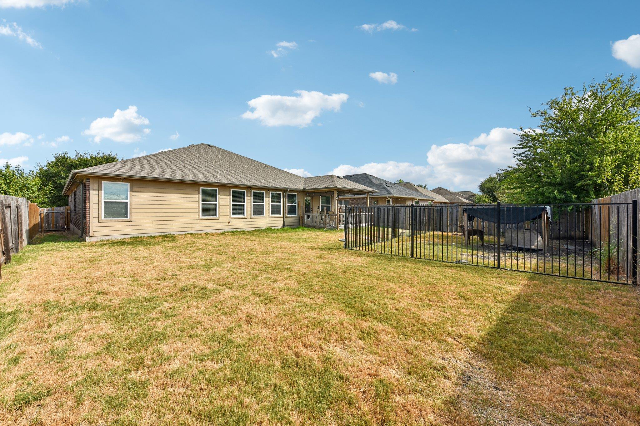 300 Hendelson Ln Property Photo 38