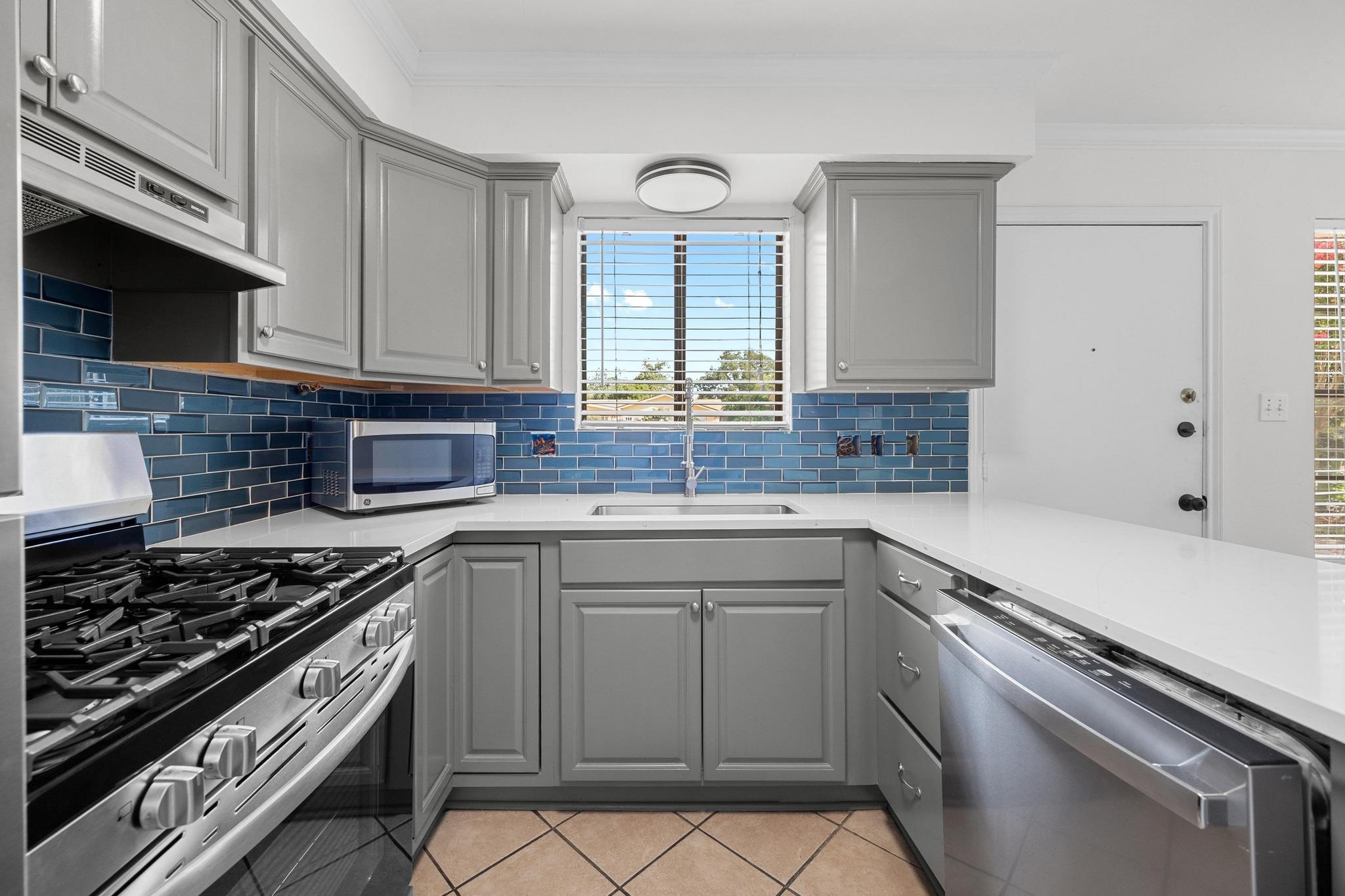 204 Northwest Dr #A Property Photo 1