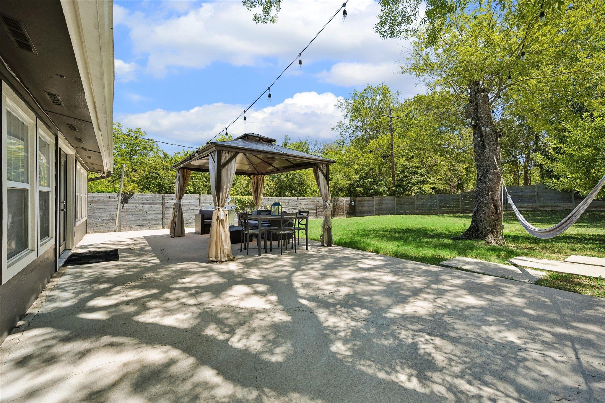 411 Ramble Ln Property Photo 21