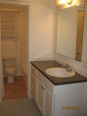 302 E 30th St #b Property Photo 4