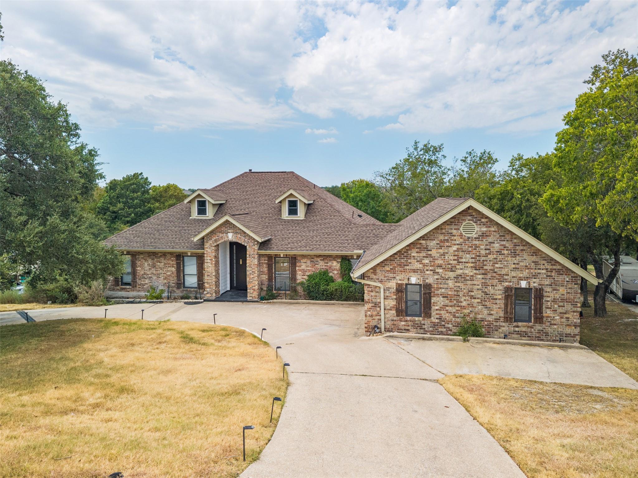 1800 Brushy Bend Dr Property Photo 2