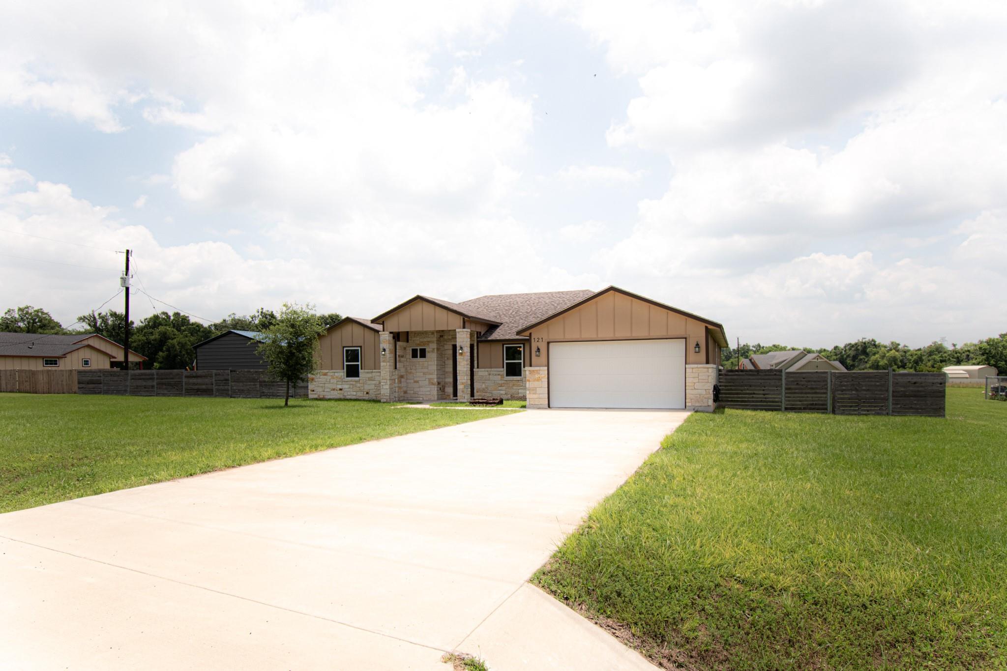 121 Grassy LN Property Photo 1