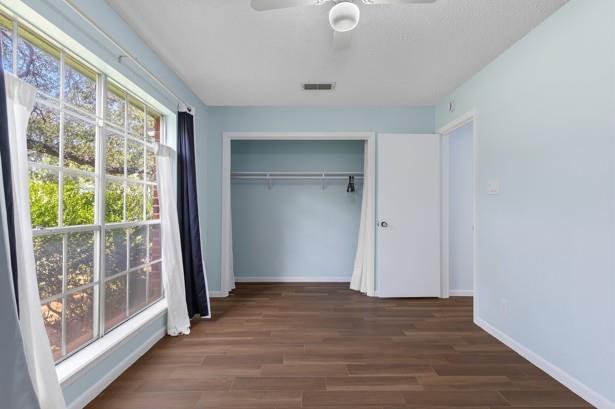 12402 Blue Water Cir Property Photo 17