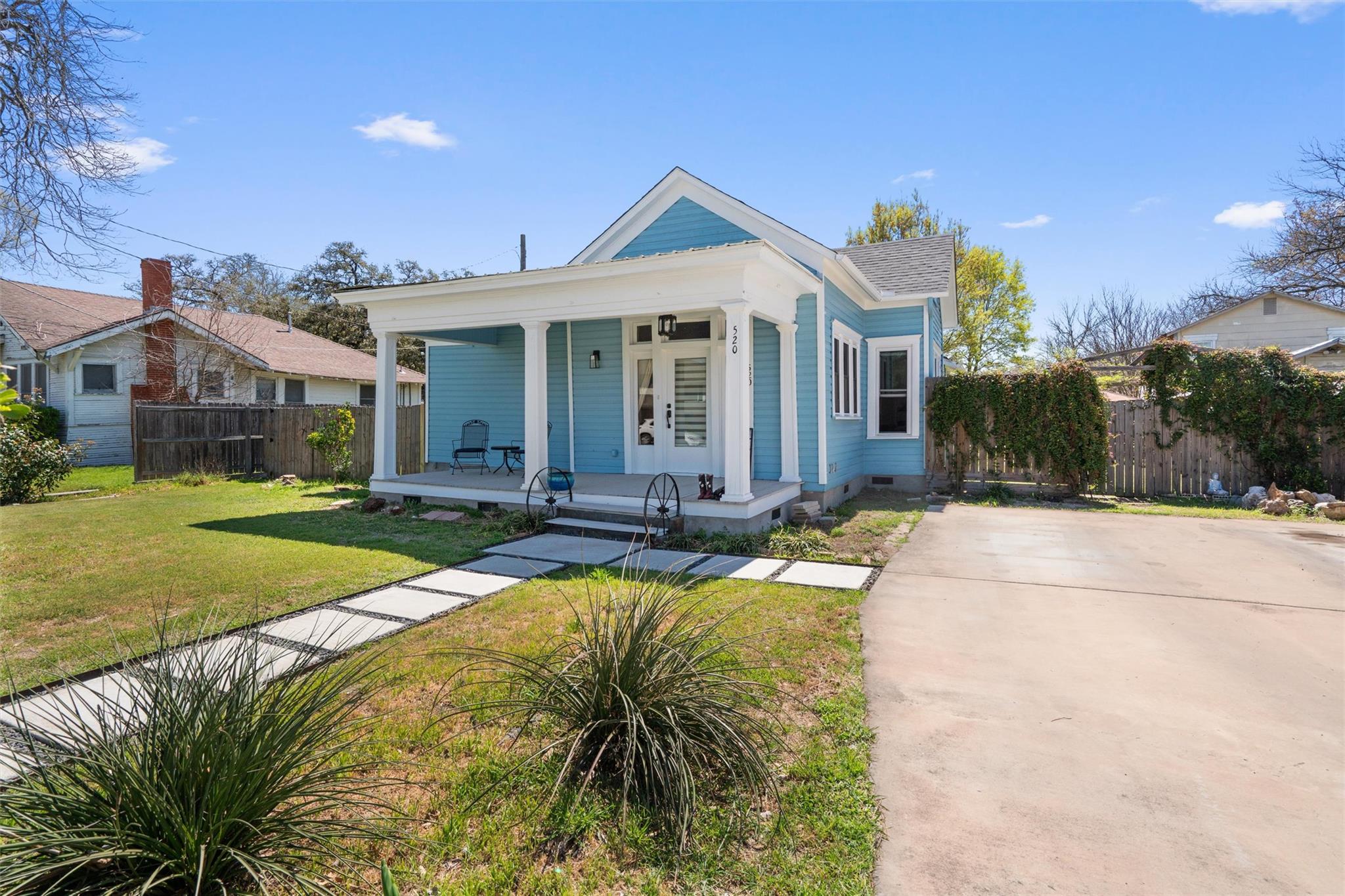 520 W Prairie Lea St Property Photo