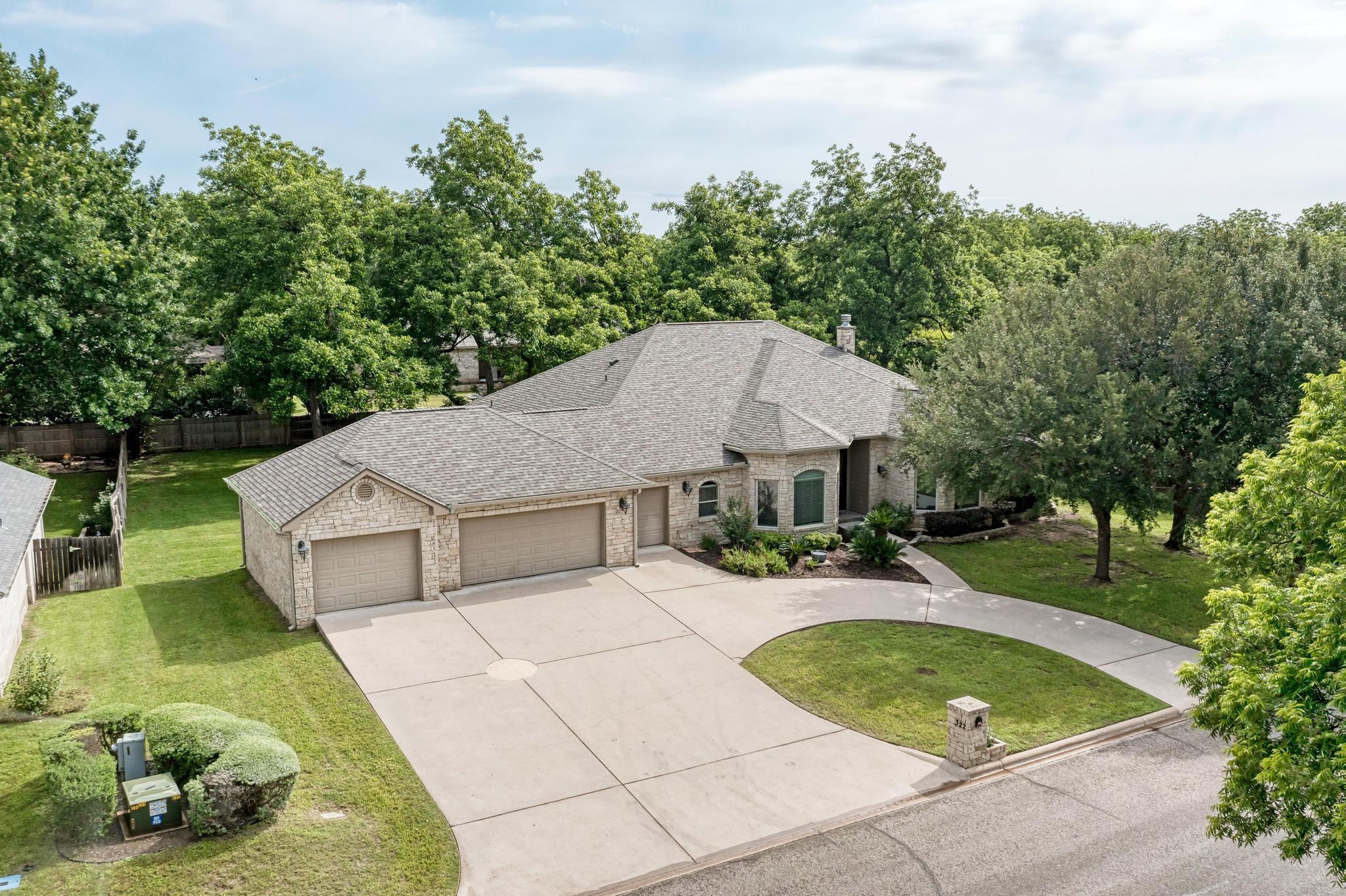 322 Meadowlakes Dr Property Photo 1