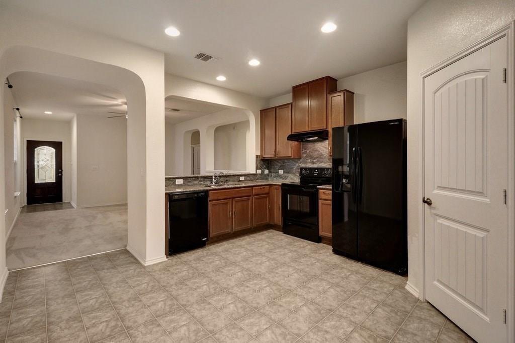 11208 Kildoon Dr Property Photo 4