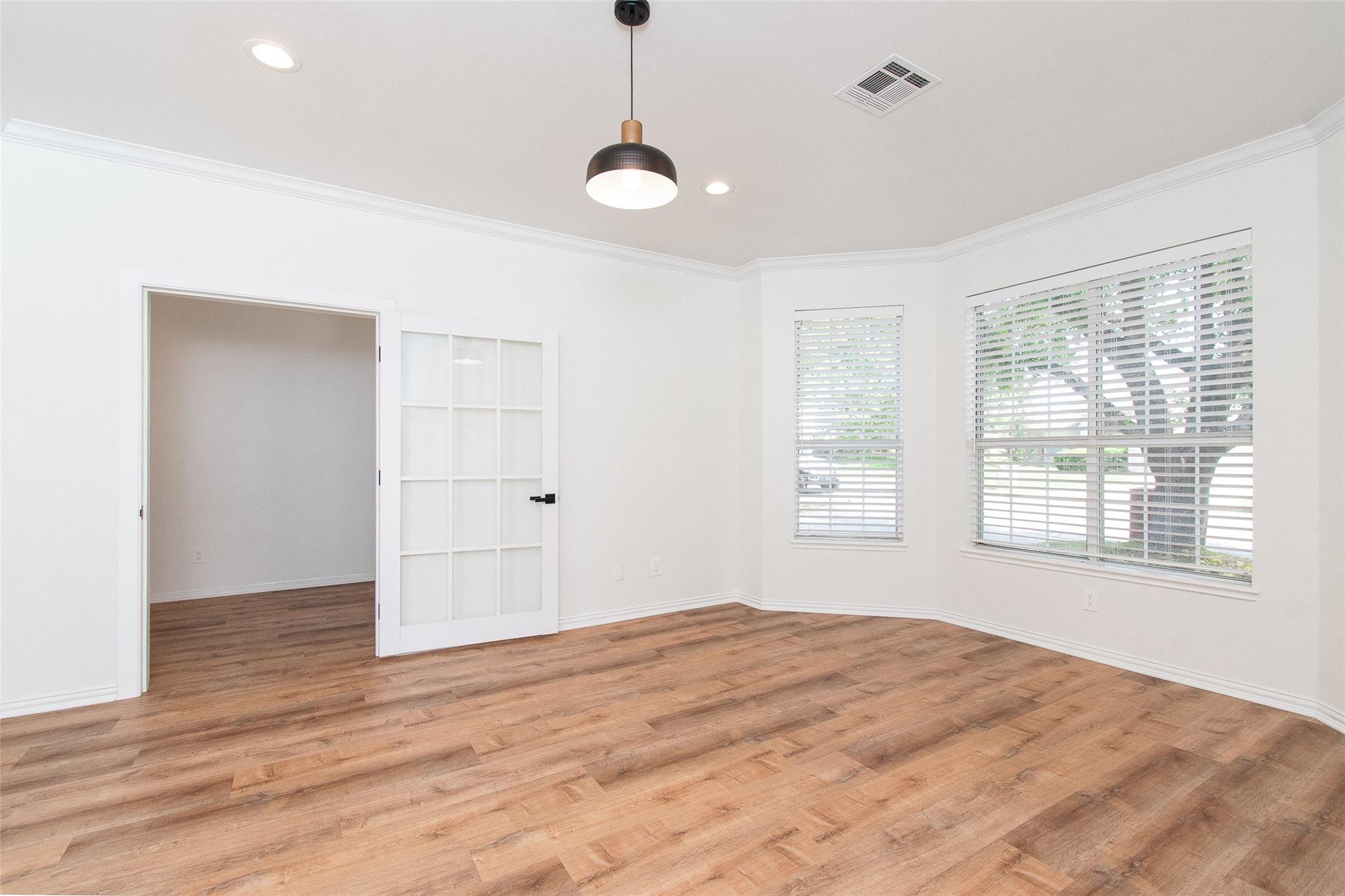 2421 Pin Oak Dr Property Photo 8