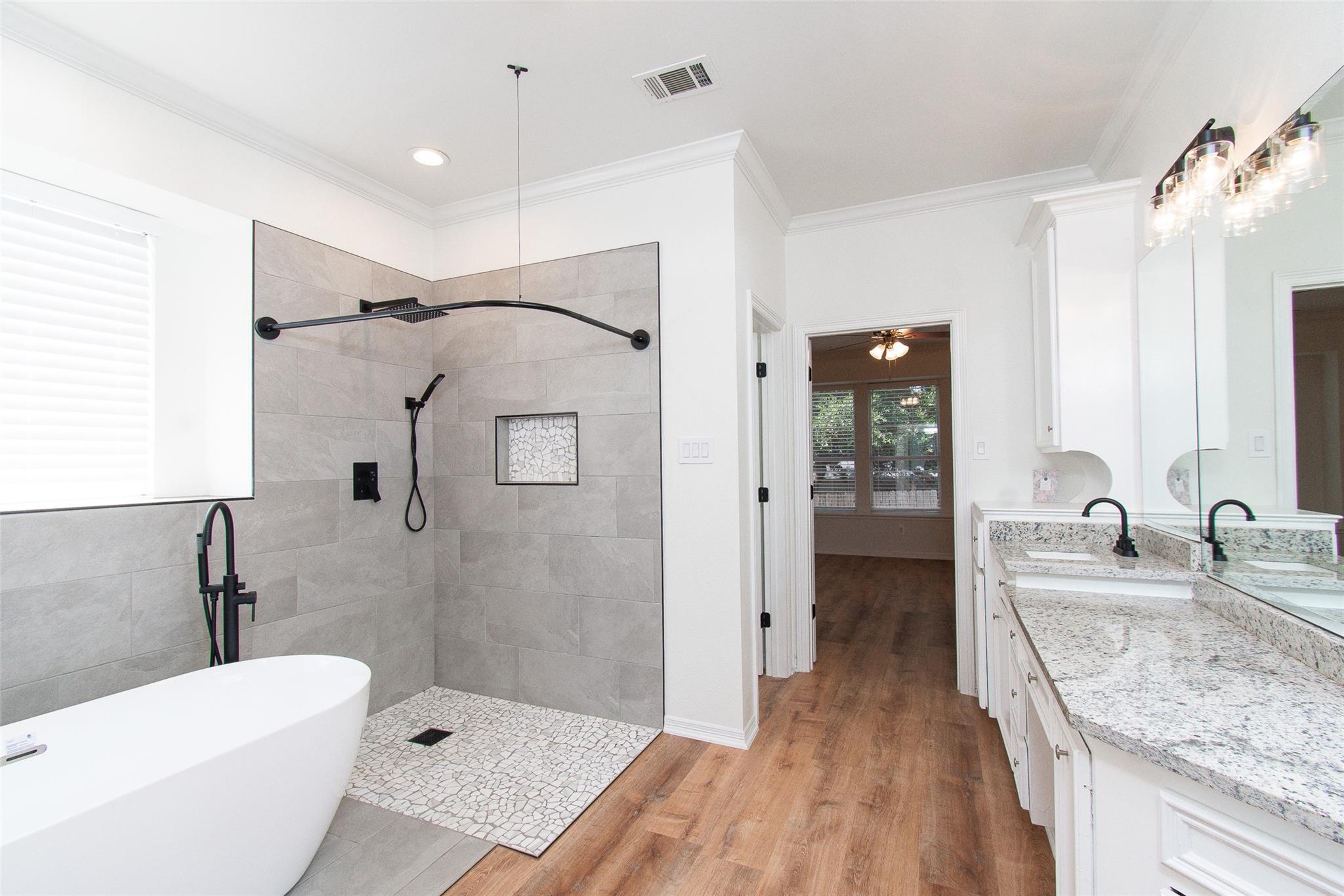 2421 Pin Oak Dr Property Photo 27