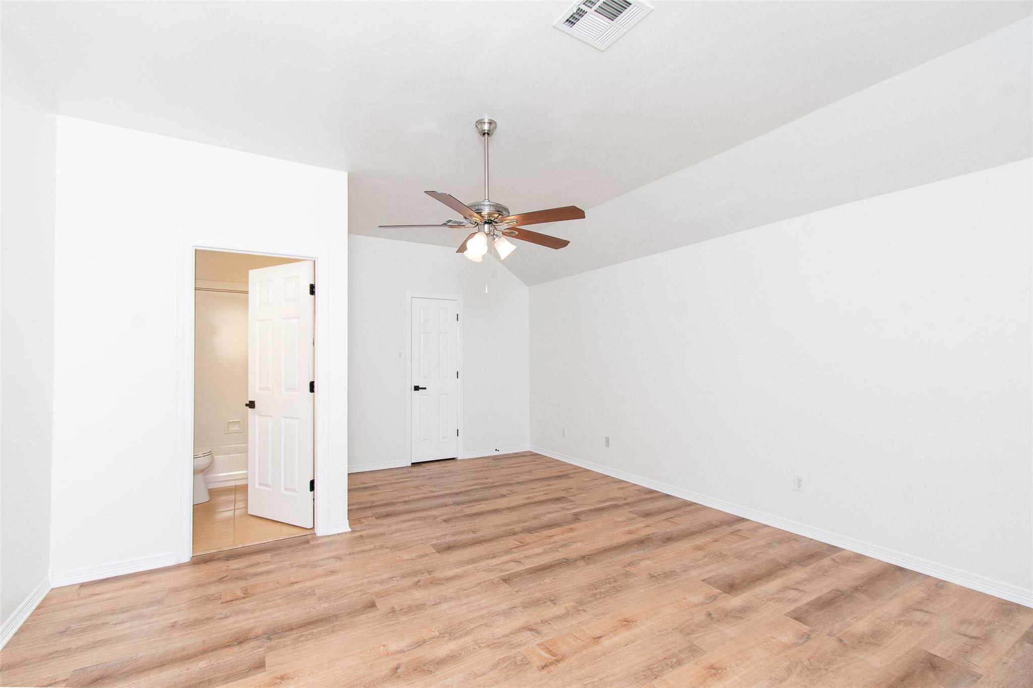 2421 Pin Oak Dr Property Photo 34