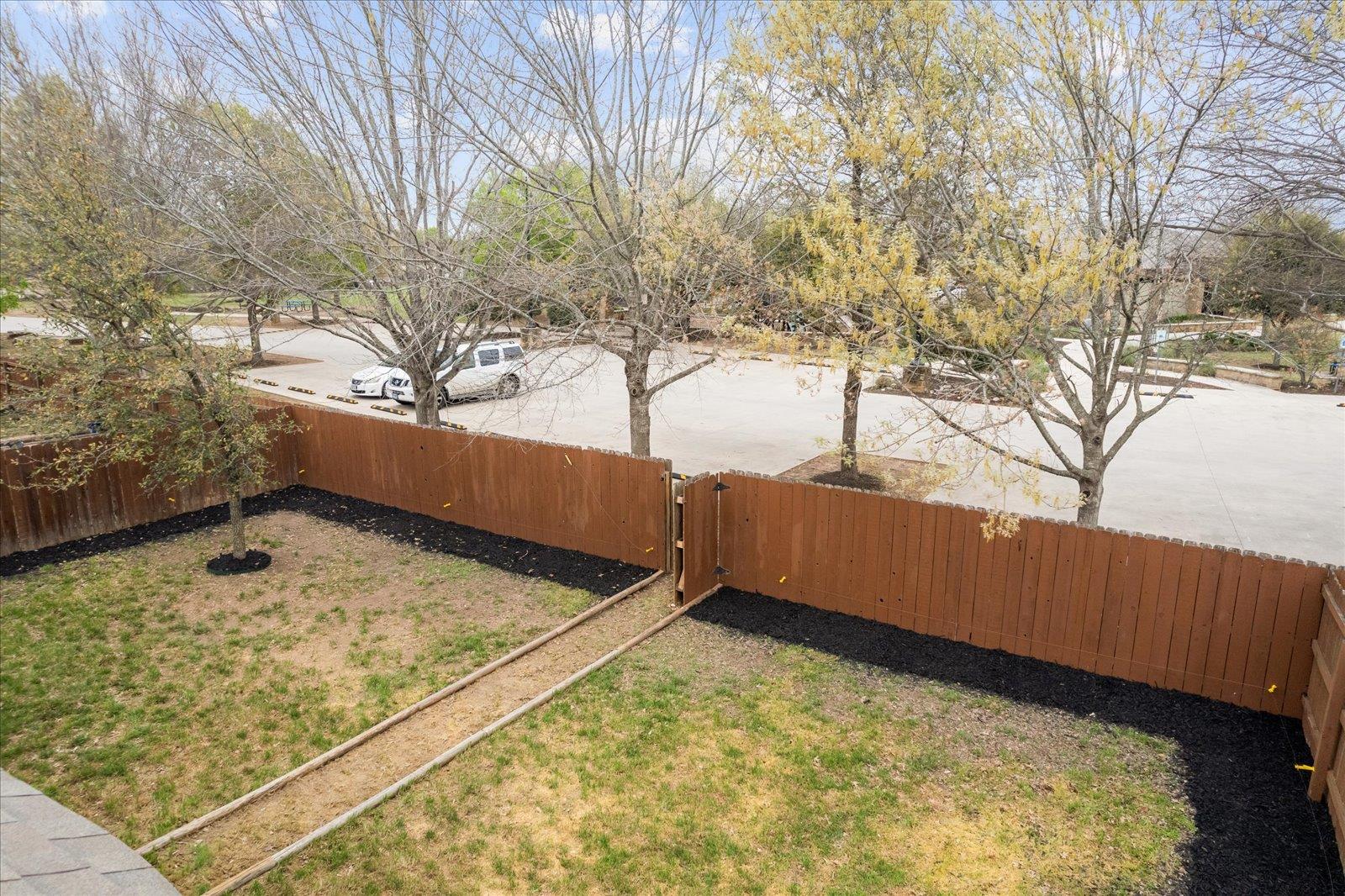 916 Easton Dr Property Photo 33