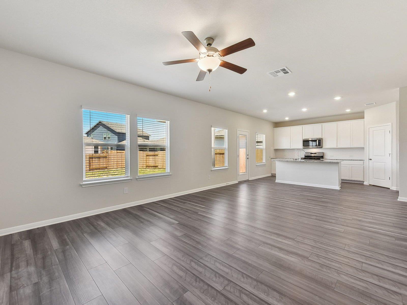 180 Fossil Dr Property Photo 7