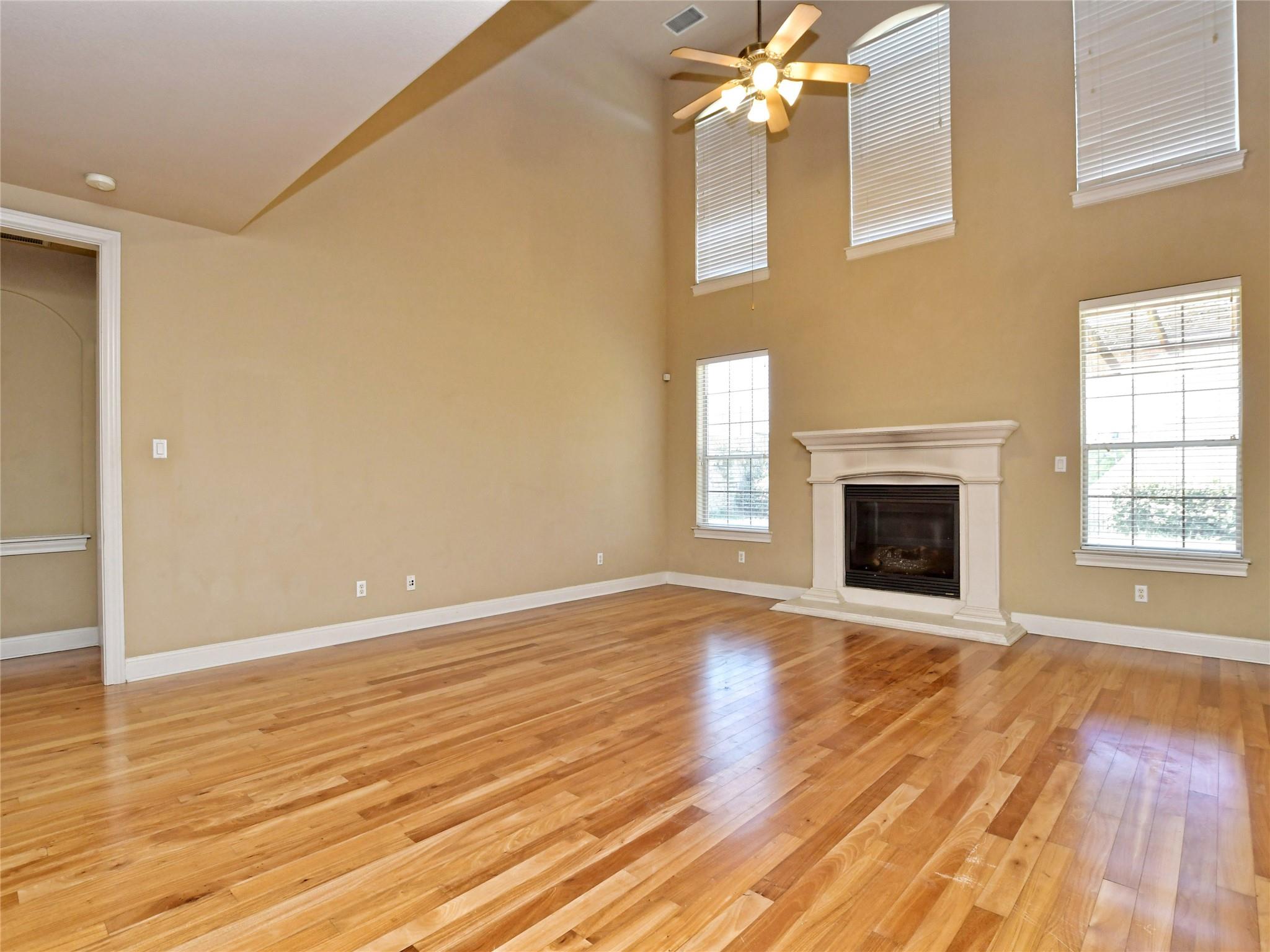 303 Hensley Dr Property Photo 3