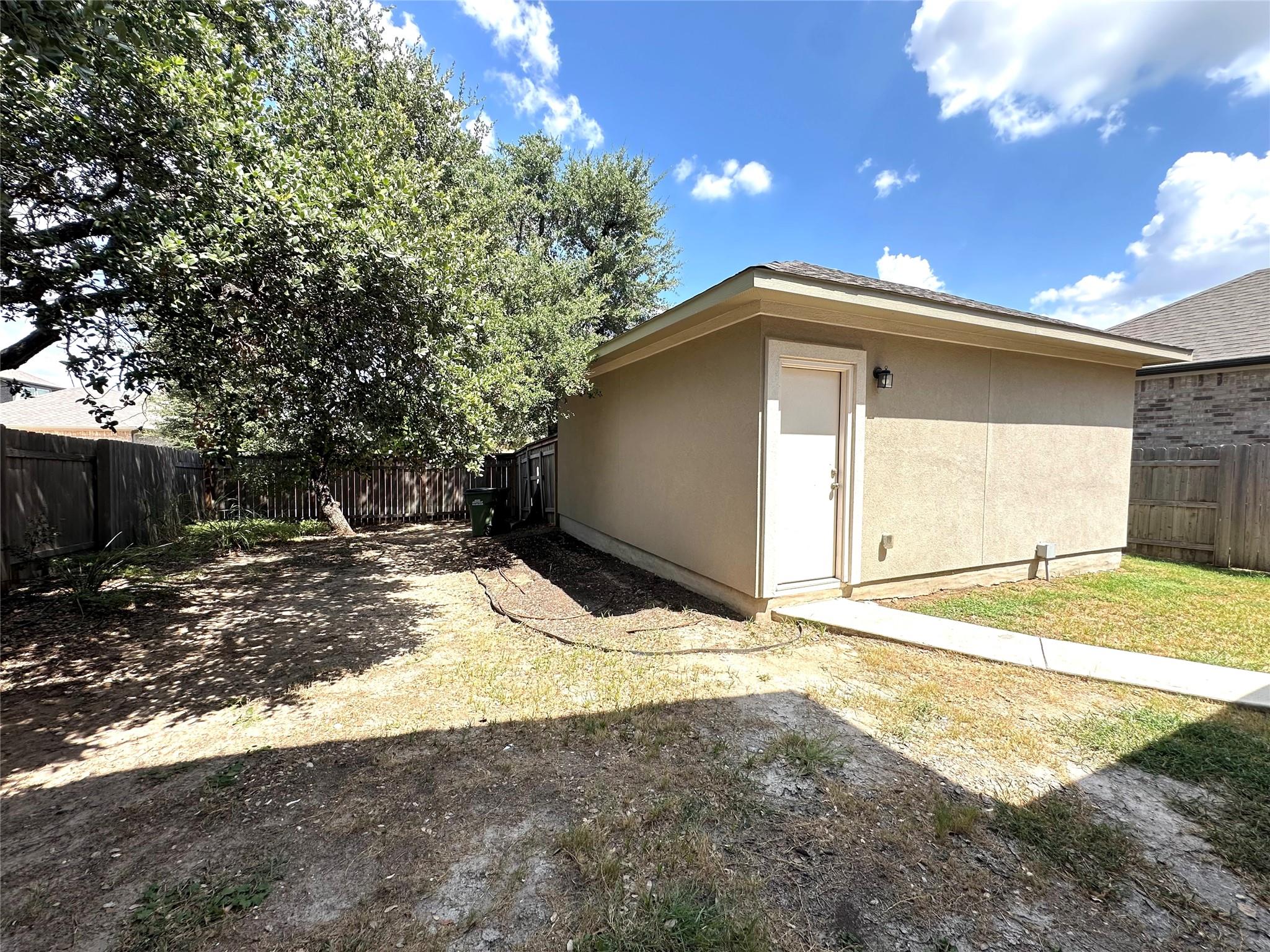 2724 Stone Branch Dr Property Photo 18