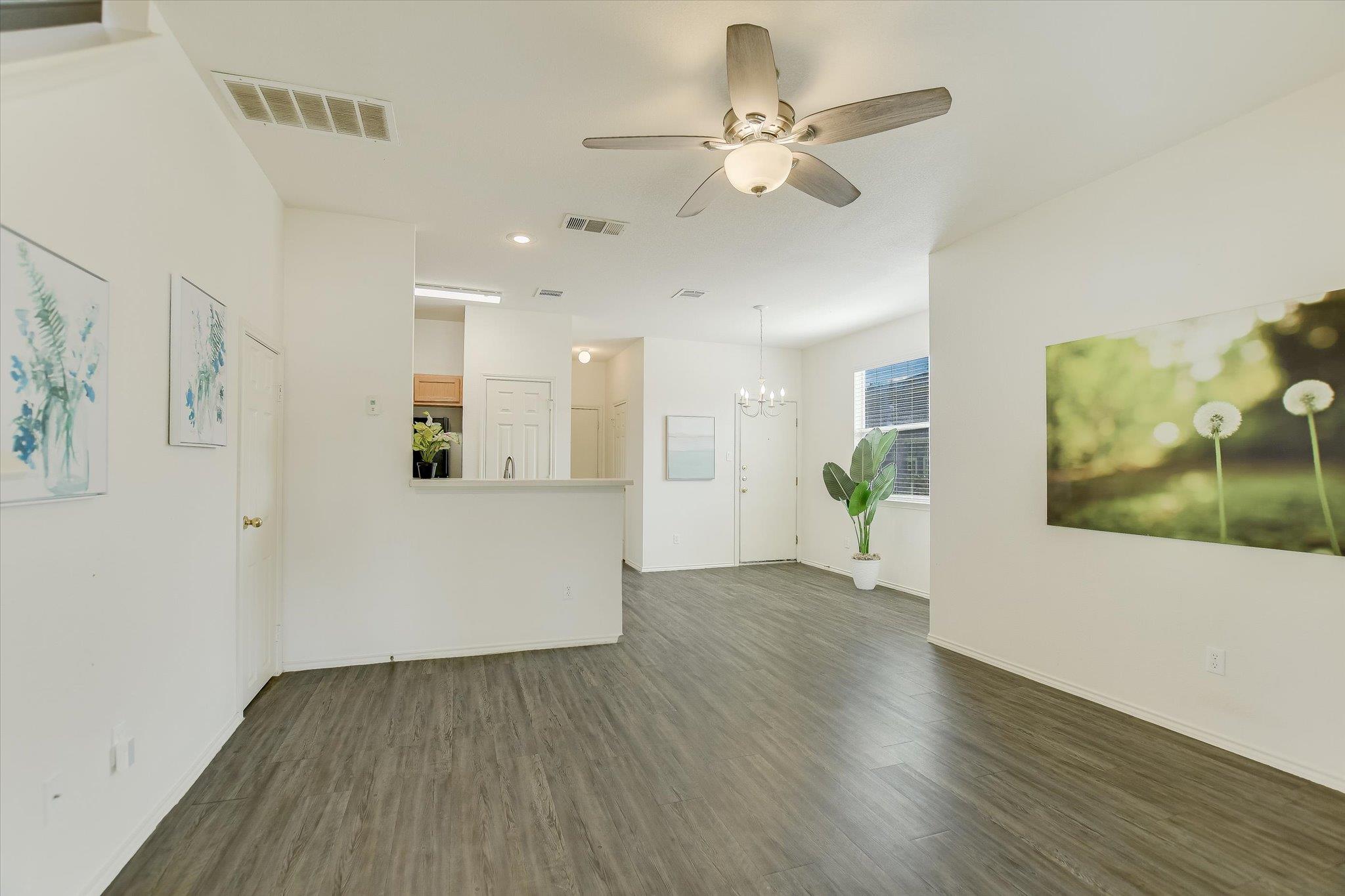 809 Sebastian Bnd #b Property Photo 1